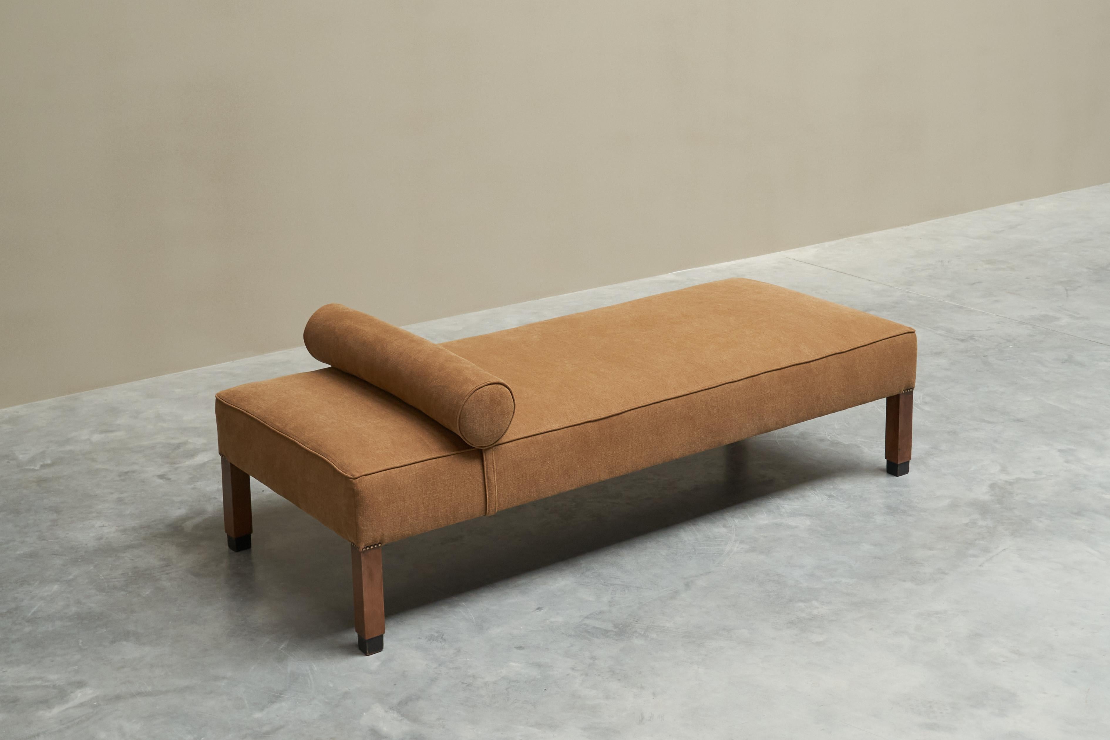 Wunderschönes Art Deco Daybed in Leinen 1930s (Art déco) im Angebot