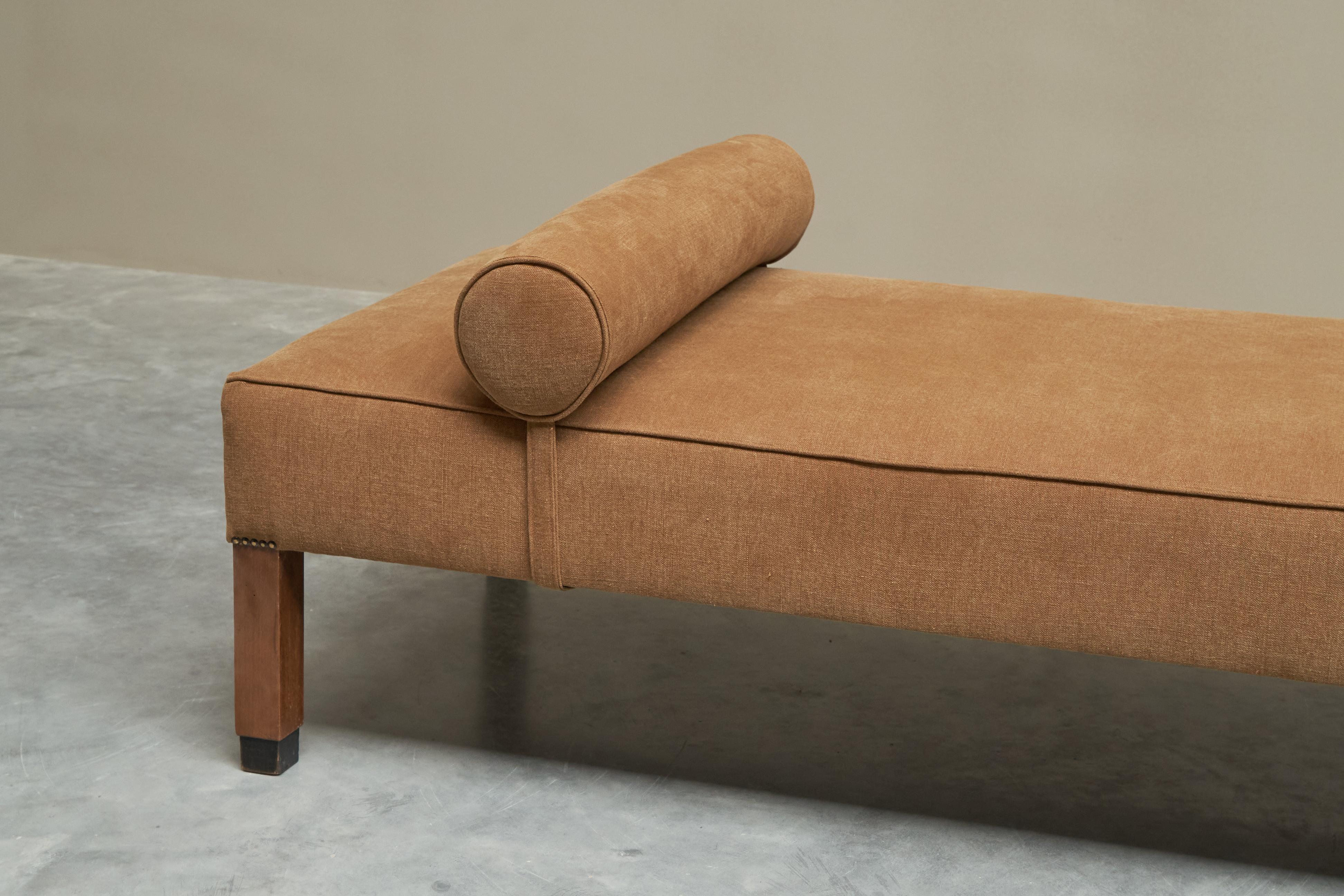 Wunderschönes Art Deco Daybed in Leinen 1930s im Zustand „Gut“ im Angebot in Meer, VAN