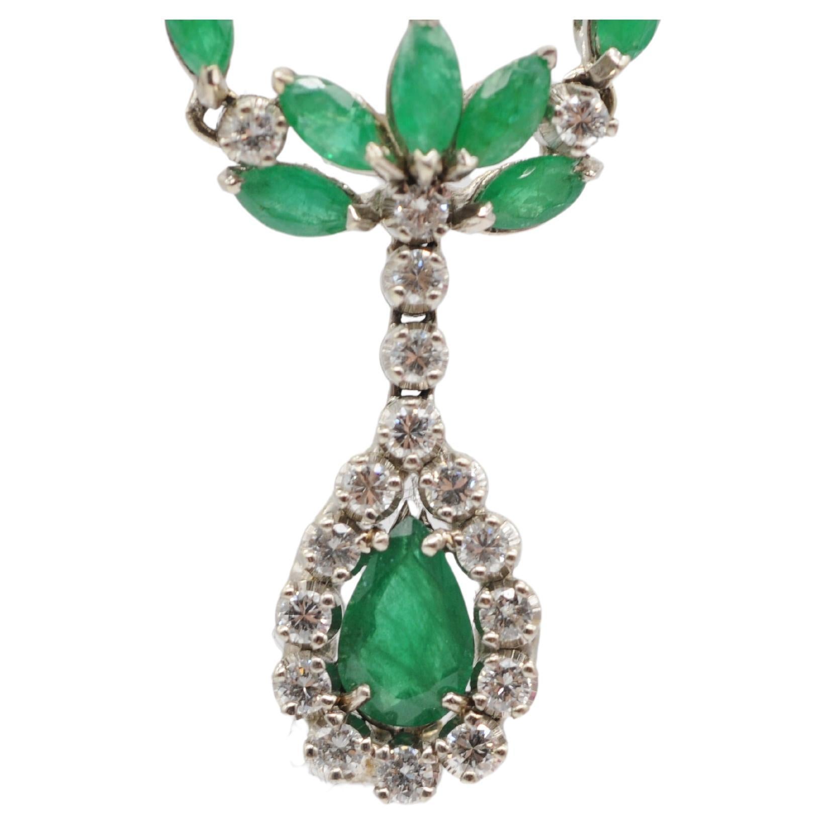 Wonderful Art deco style dreamfull necklace with emeralds and diamonds For Sale 5