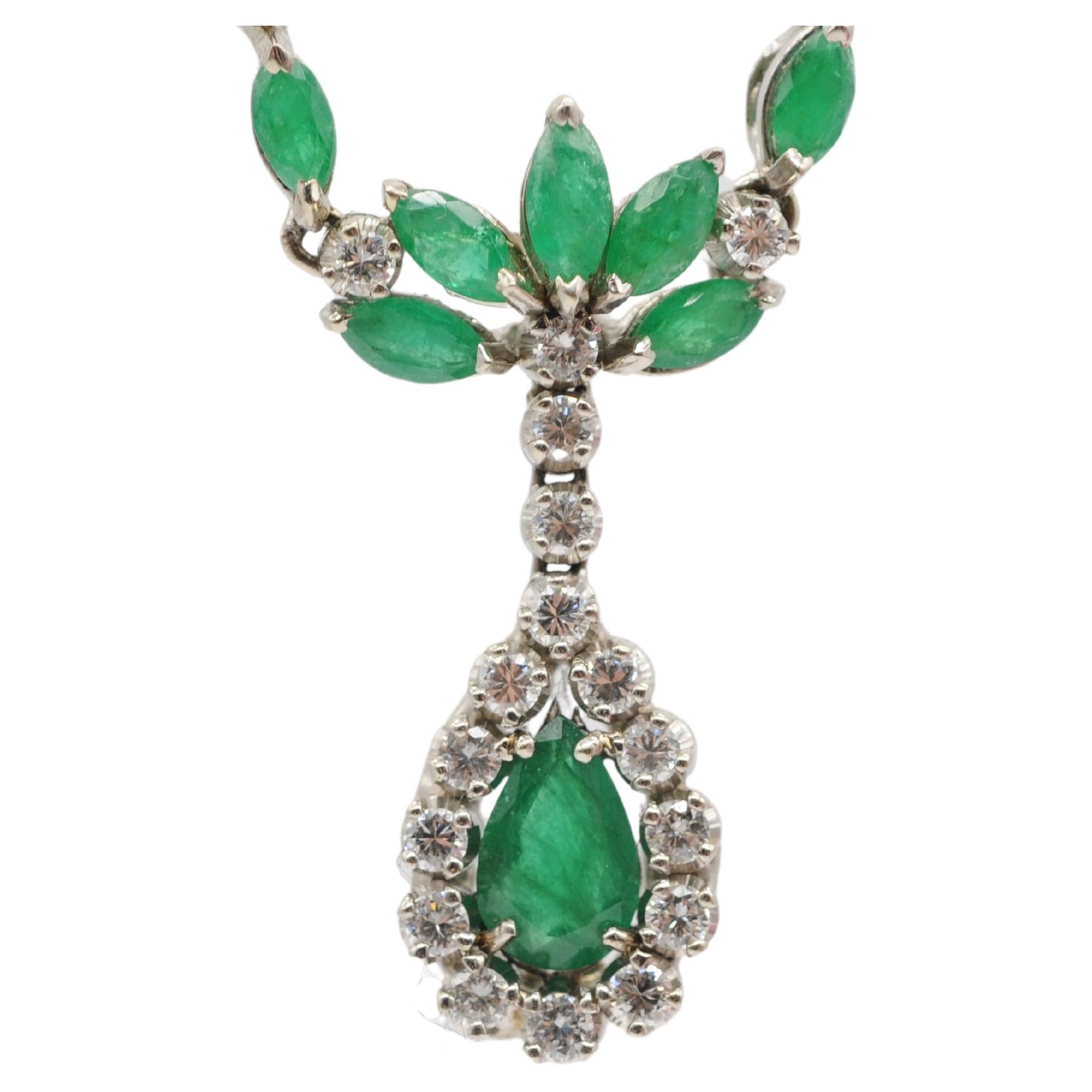 Wonderful Art deco style dreamfull necklace with emeralds and diamonds For Sale 6