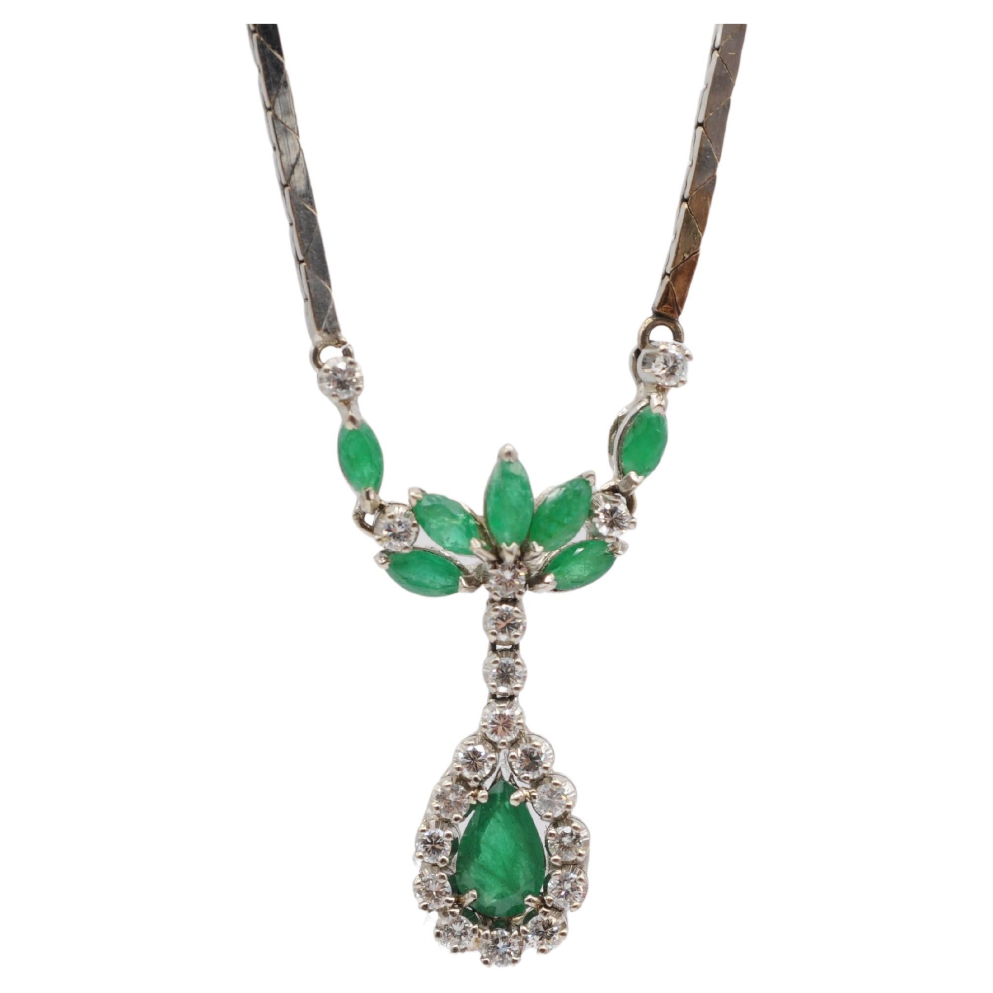 Wonderful Art deco style dreamfull necklace with emeralds and diamonds For Sale 7
