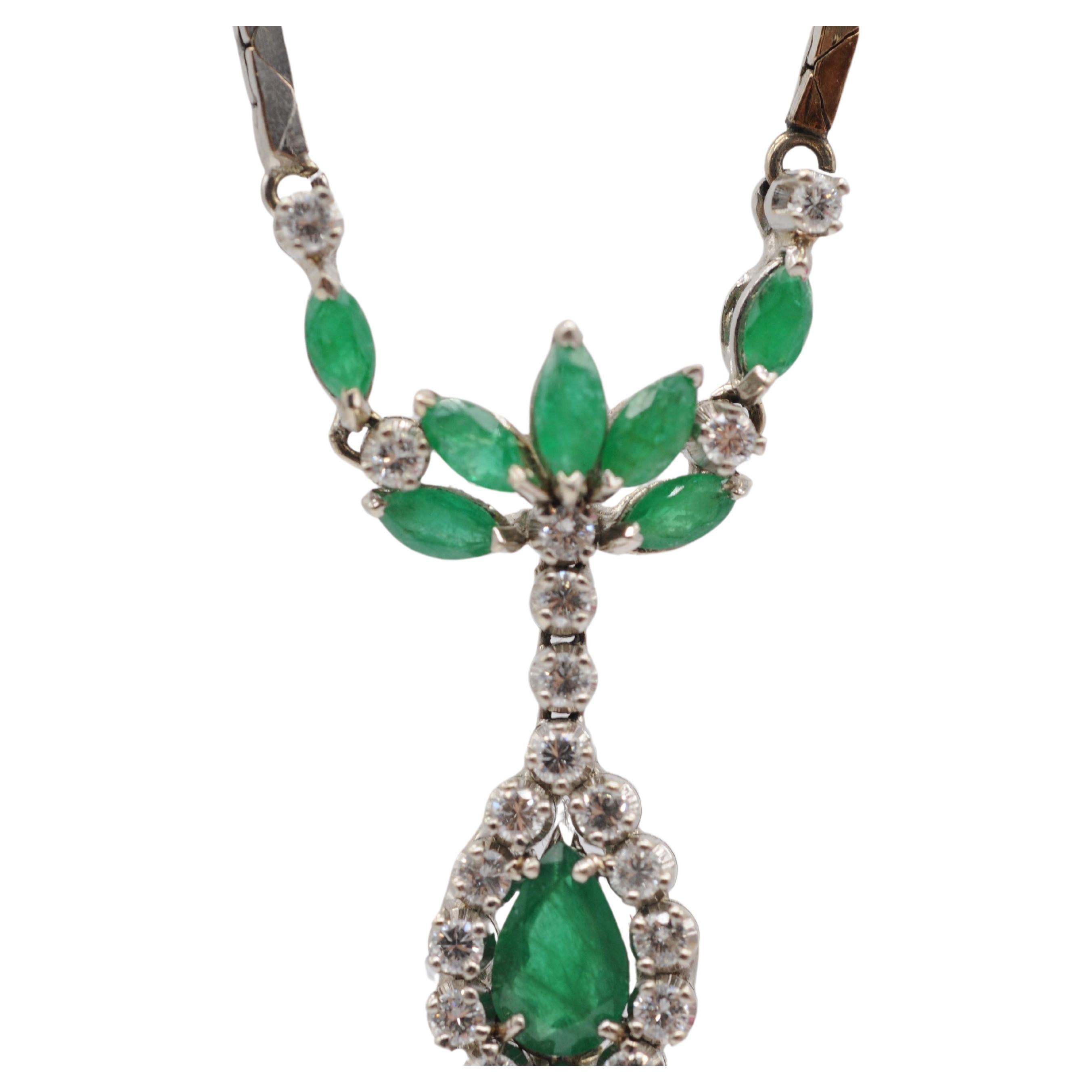 Wonderful Art deco style dreamfull necklace with emeralds and diamonds For Sale 8