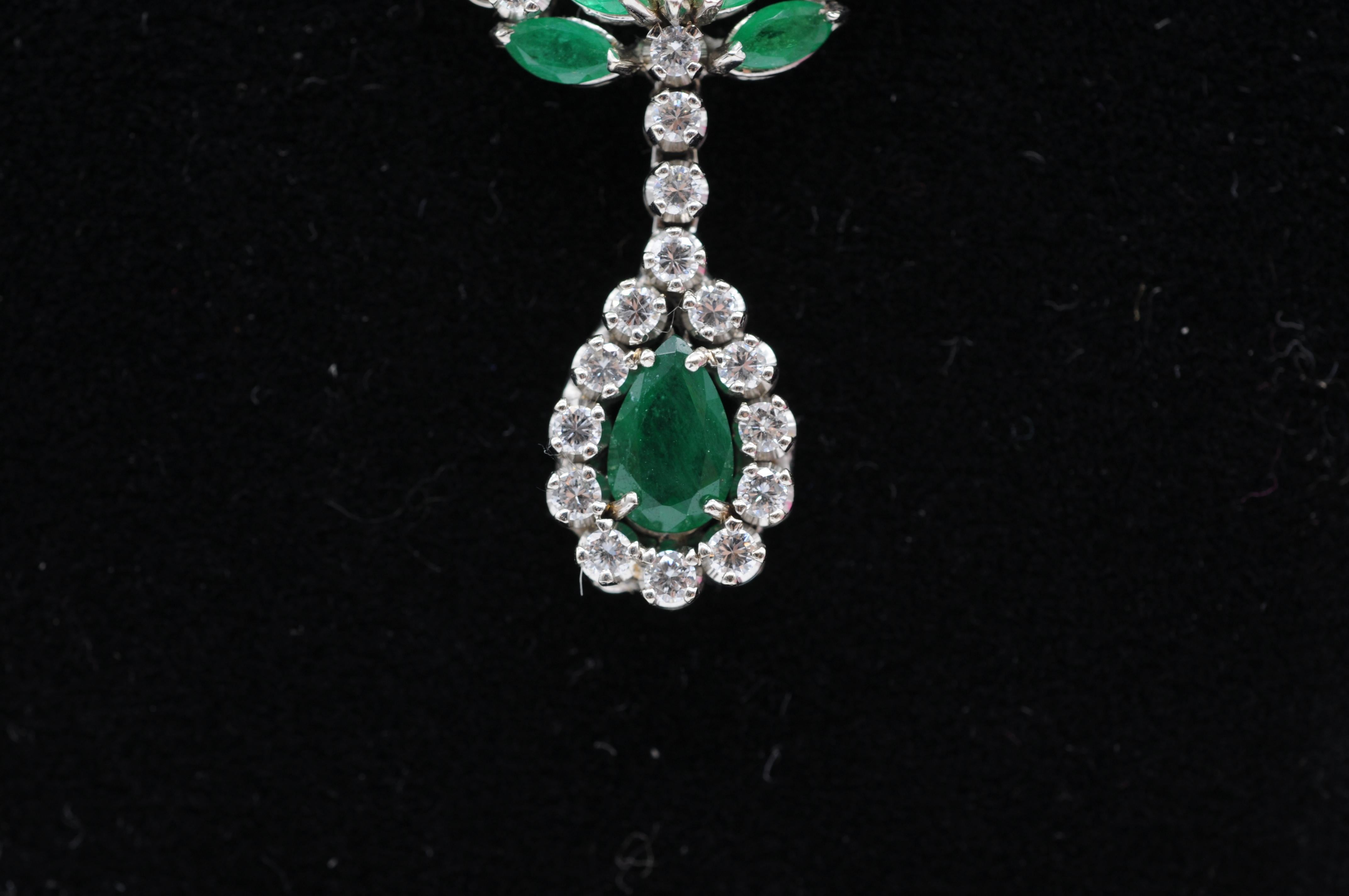 Wonderful Art deco style dreamfull necklace with emeralds and diamonds For Sale 11