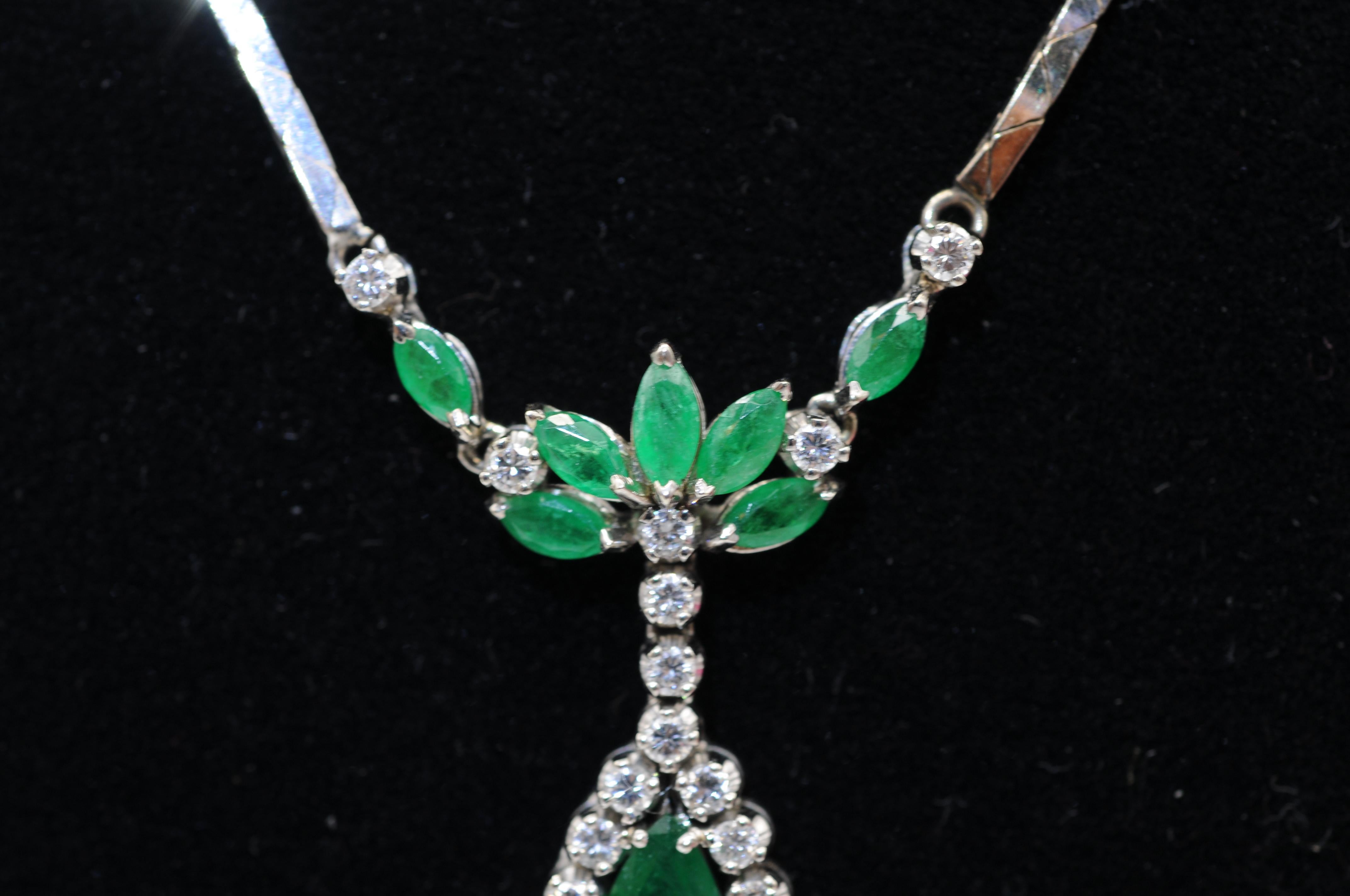 Wonderful Art deco style dreamfull necklace with emeralds and diamonds For Sale 13