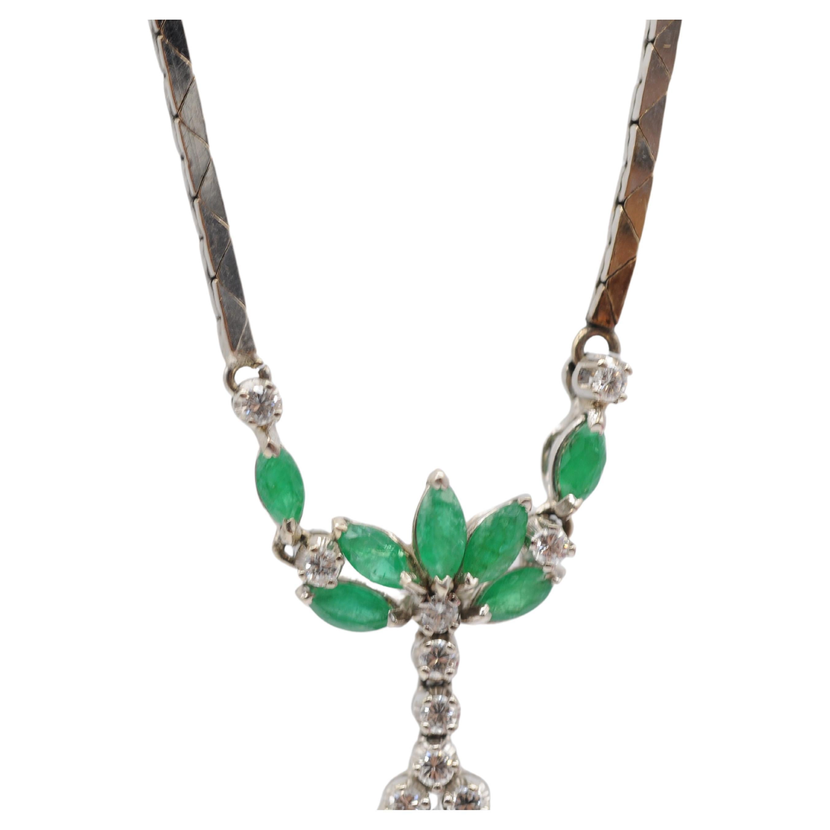 Women's or Men's Wonderful Art deco style dreamfull necklace with emeralds and diamonds For Sale