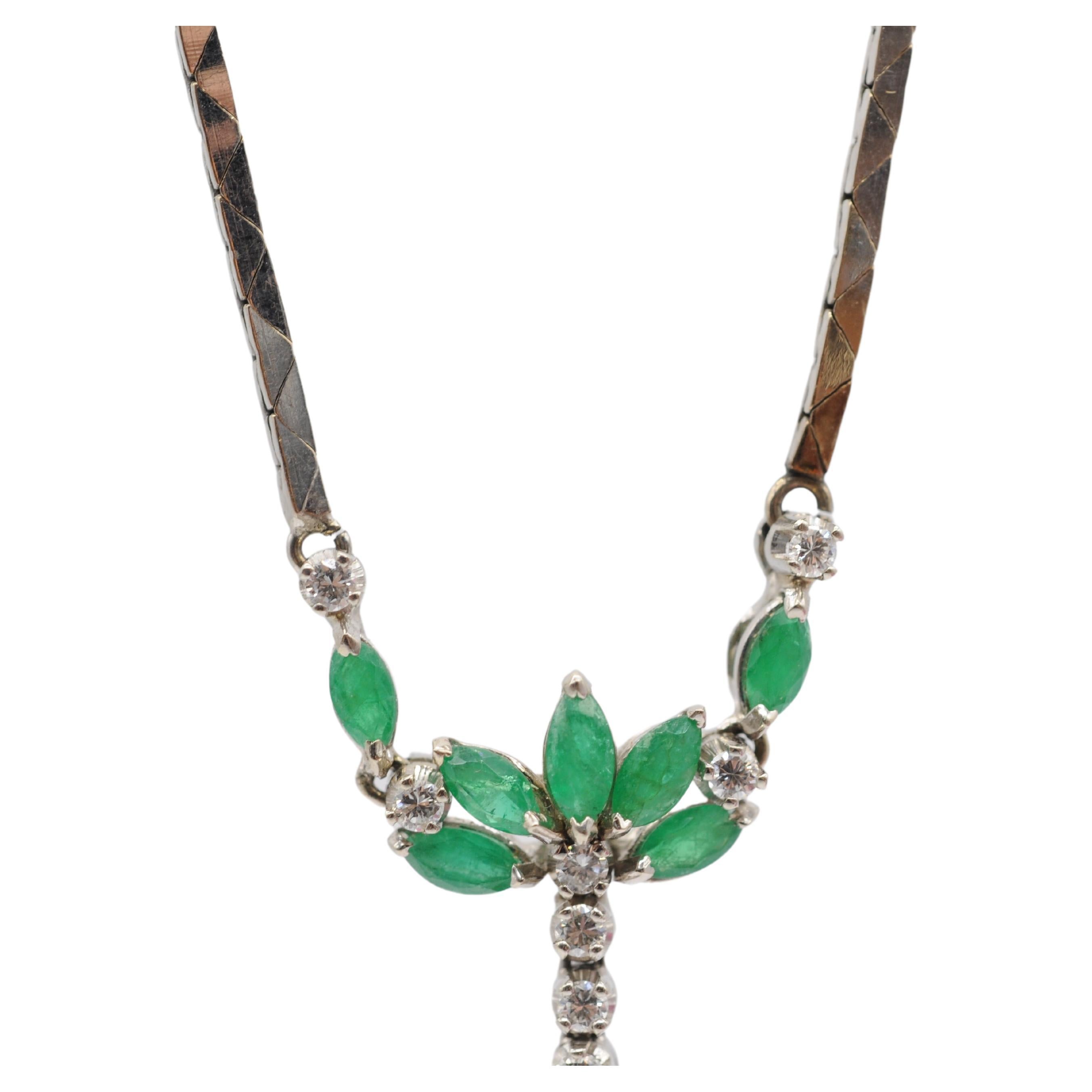 Wonderful Art deco style dreamfull necklace with emeralds and diamonds For Sale 1