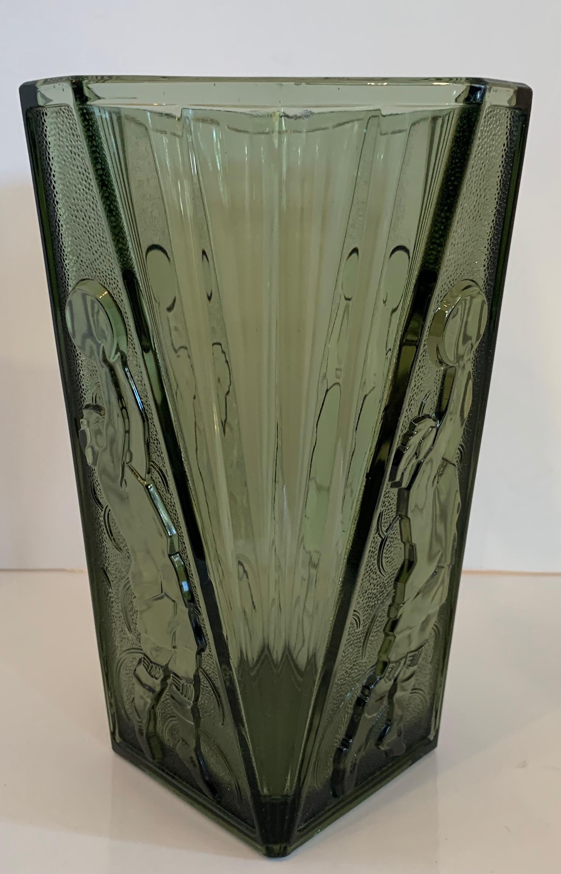 Wonderful Art Deco Val Saint Lambert Luxval Vase Basketball Player Crystal Vase In Good Condition For Sale In Roslyn, NY