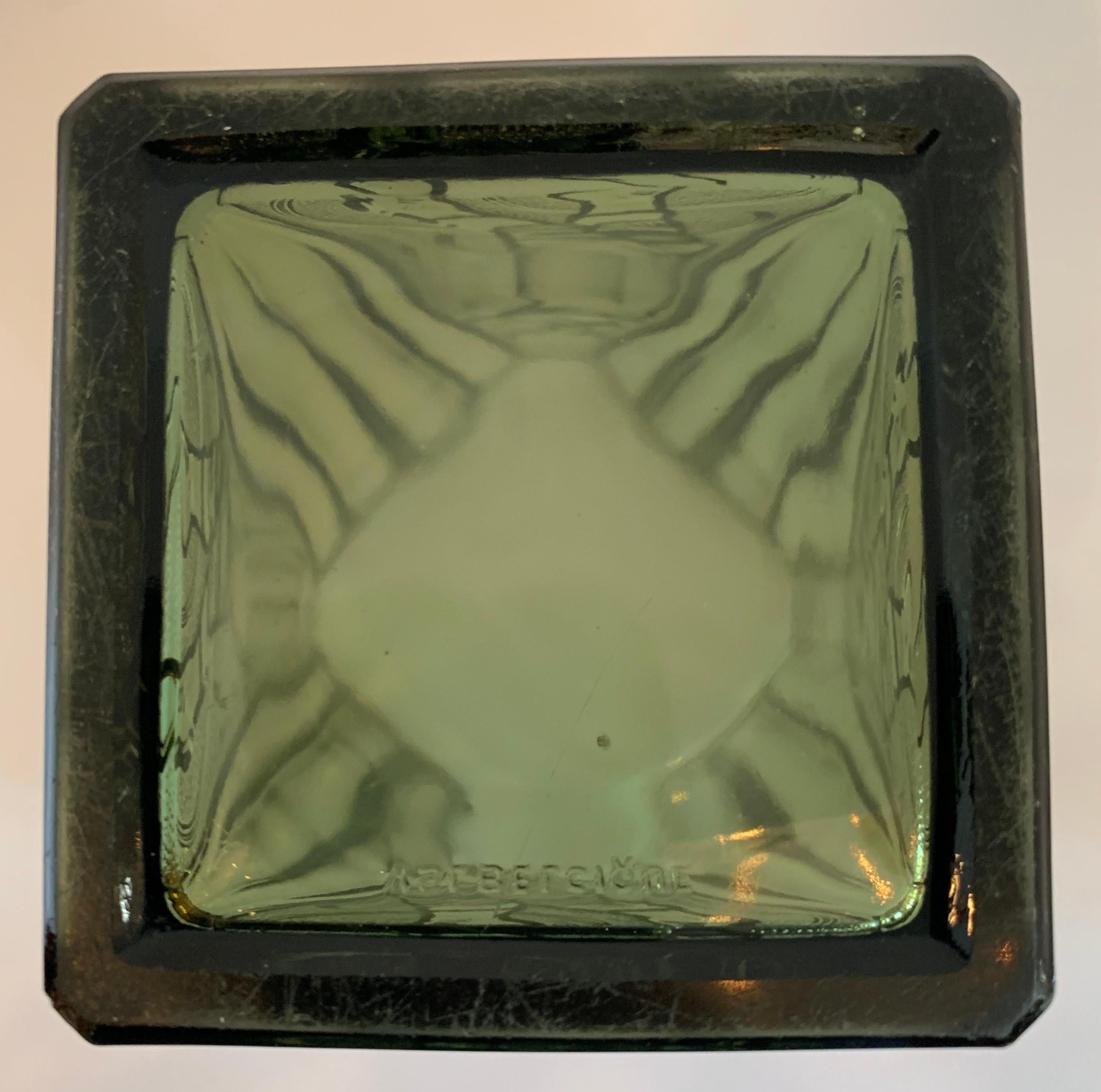 Meraviglioso vaso Art Deco Val Saint Lambert Luxval Vase Basketball Player Crystal Vase In condizioni buone in vendita a Roslyn, NY