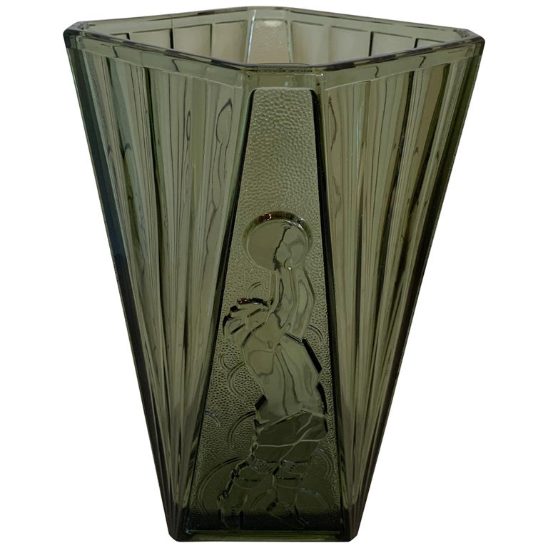 Wonderful Art Deco Val Saint Lambert Luxval Vase Basketball Player Crystal  Vase For Sale at 1stDibs
