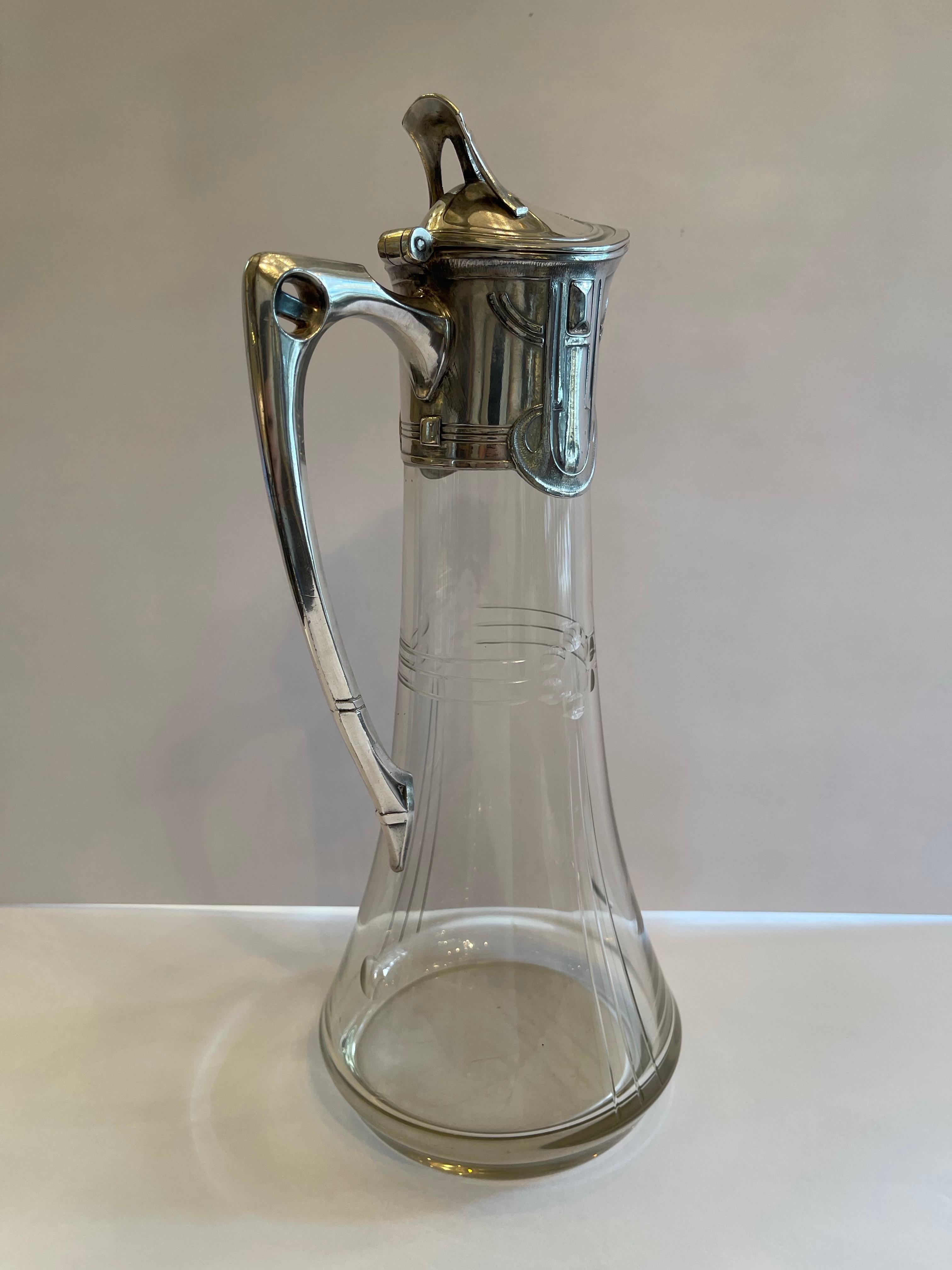 Meravigliosa caraffa in vetro inciso con placcatura d'argento Art Nouveau WMF In condizioni buone in vendita a Roslyn, NY