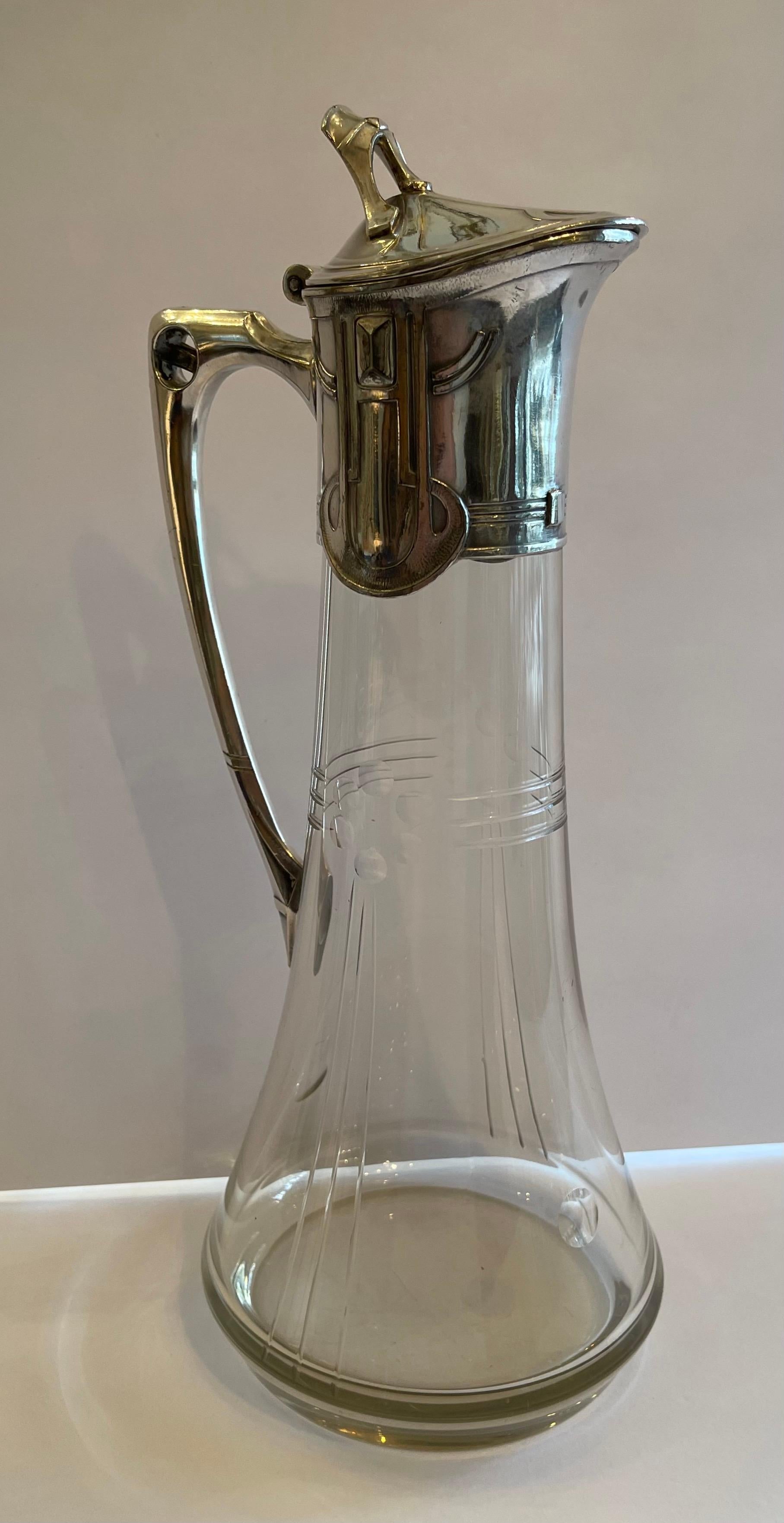 Placcato argento Meravigliosa caraffa in vetro inciso con placcatura d'argento Art Nouveau WMF in vendita