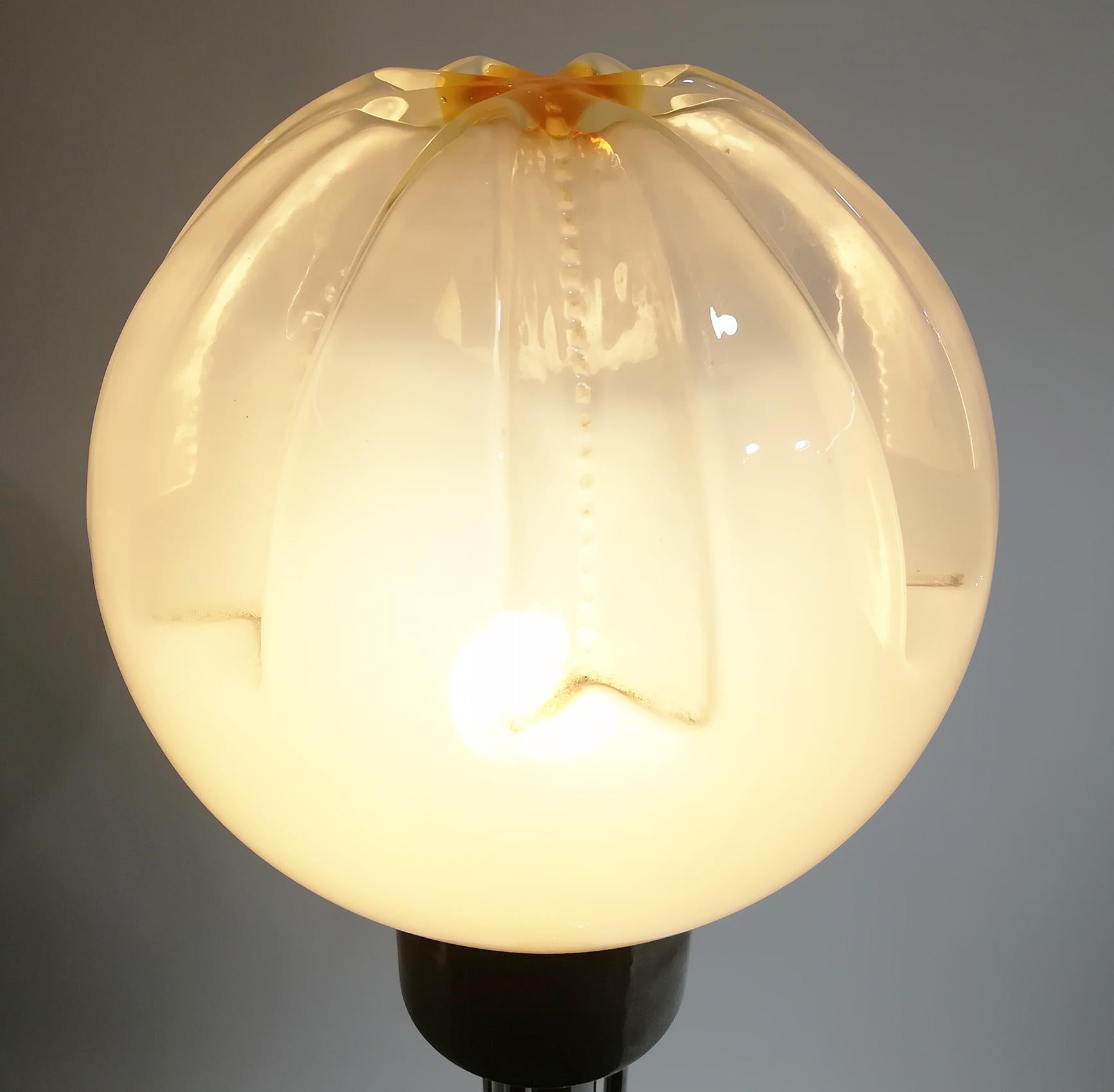 Magnifique lampadaire en verre A.V. Mazzega:: Italie:: 1970 Bon état - En vente à Beirut, LB