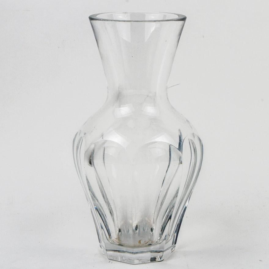 Merveilleux vase en cristal Baccarat Harcourt de taille moyenne à balustre signé Excellent état - En vente à Roslyn, NY