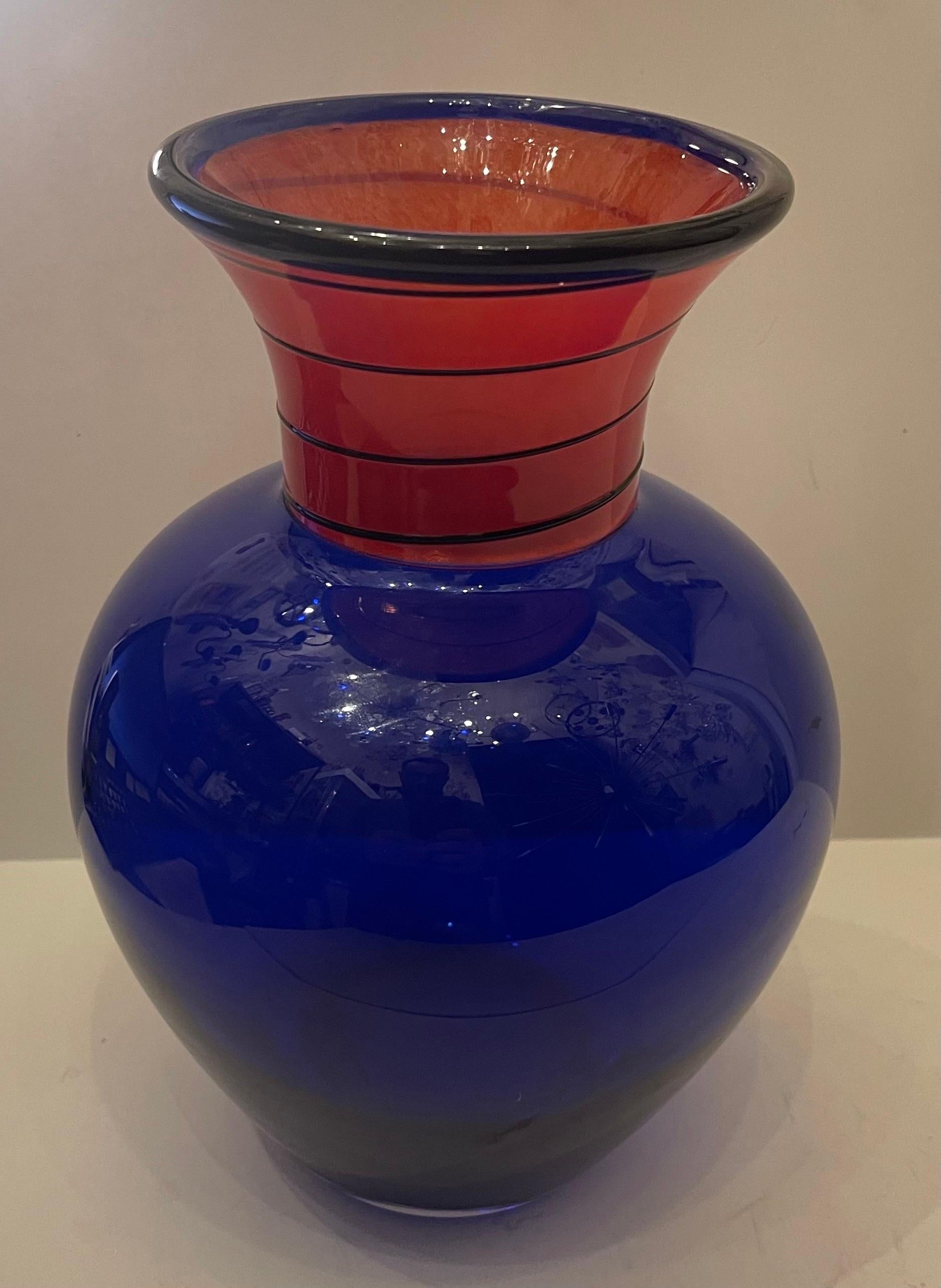 Moderne Merveilleux vase en verre d'art signé B.A.G Barovier & Toso, République tchèque en vente