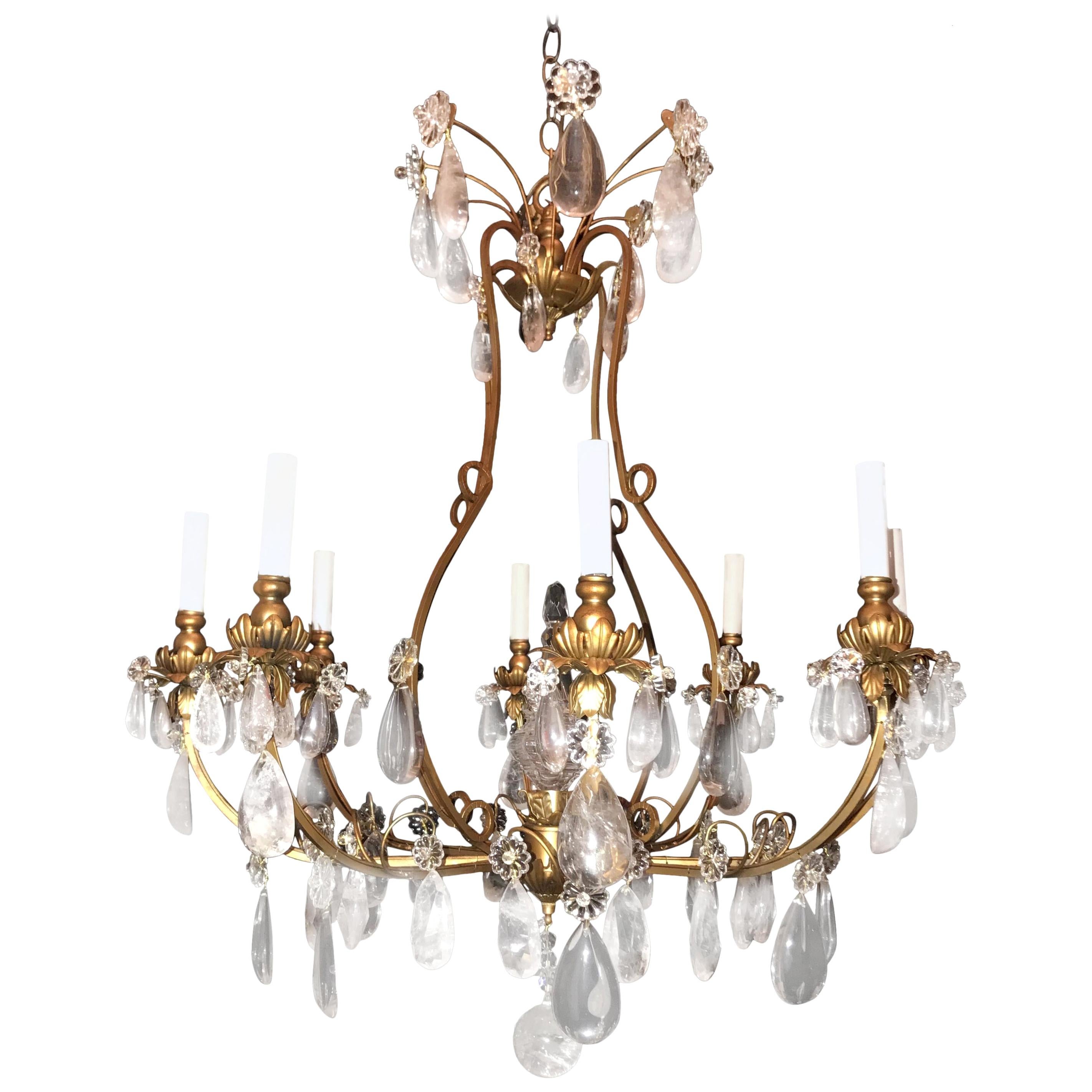 Wunderschöner Baguès Französischer Bergkristall Vergoldetes Eisen Kronleuchter mit acht Lichtern