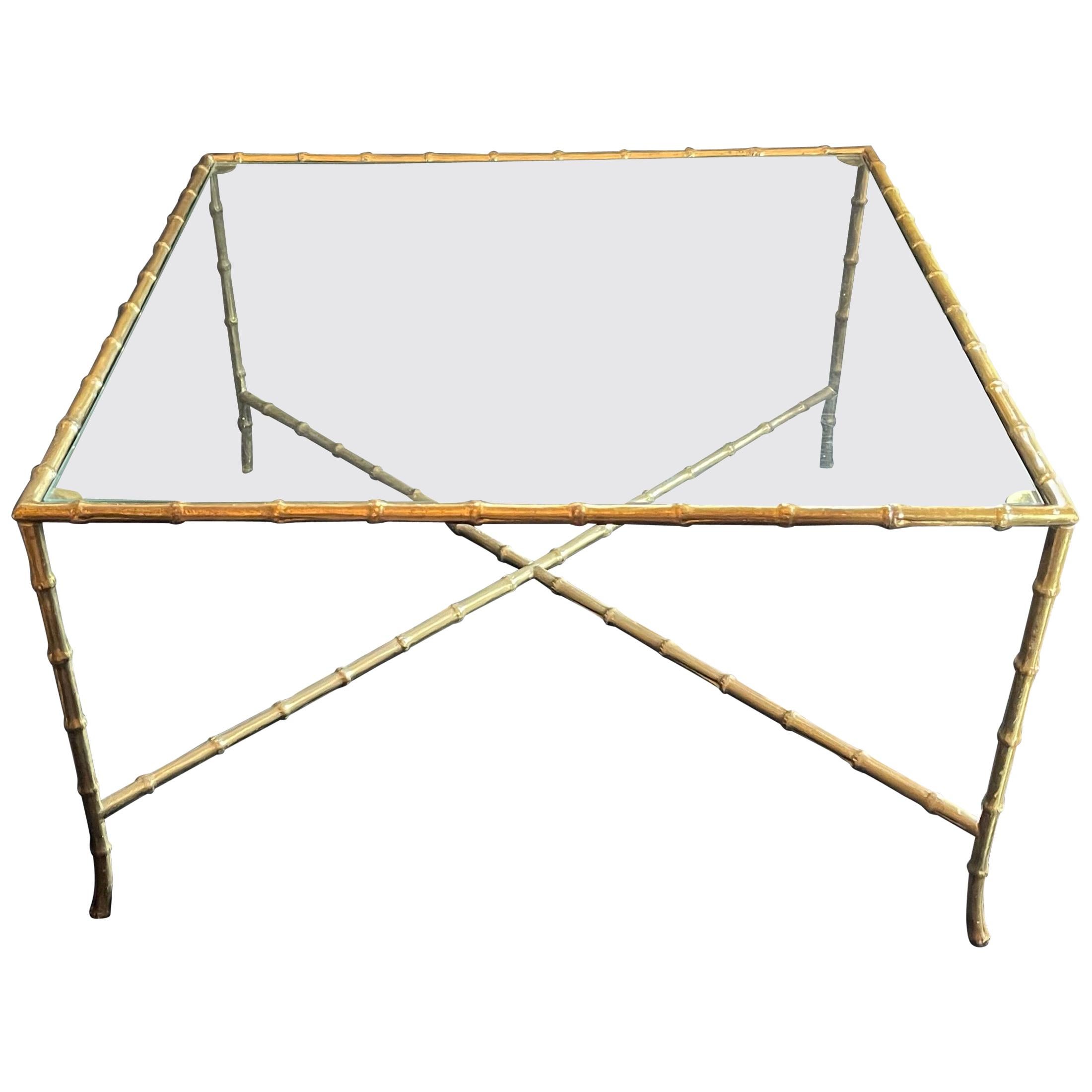 Merveilleuse table basse cocktail Bagus Jansen en faux bambou avec plateau en verre et bronze doré en vente