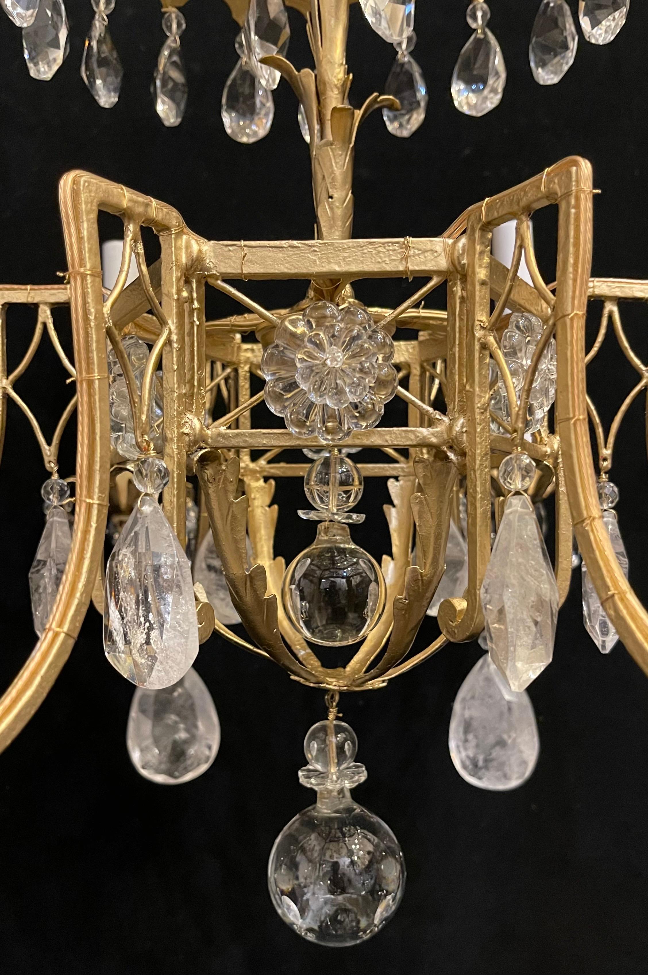 Italiano Meraviglioso lampadario Baguès Rock Crystal Pagoda Chinoiserie Gold Gilt in vendita