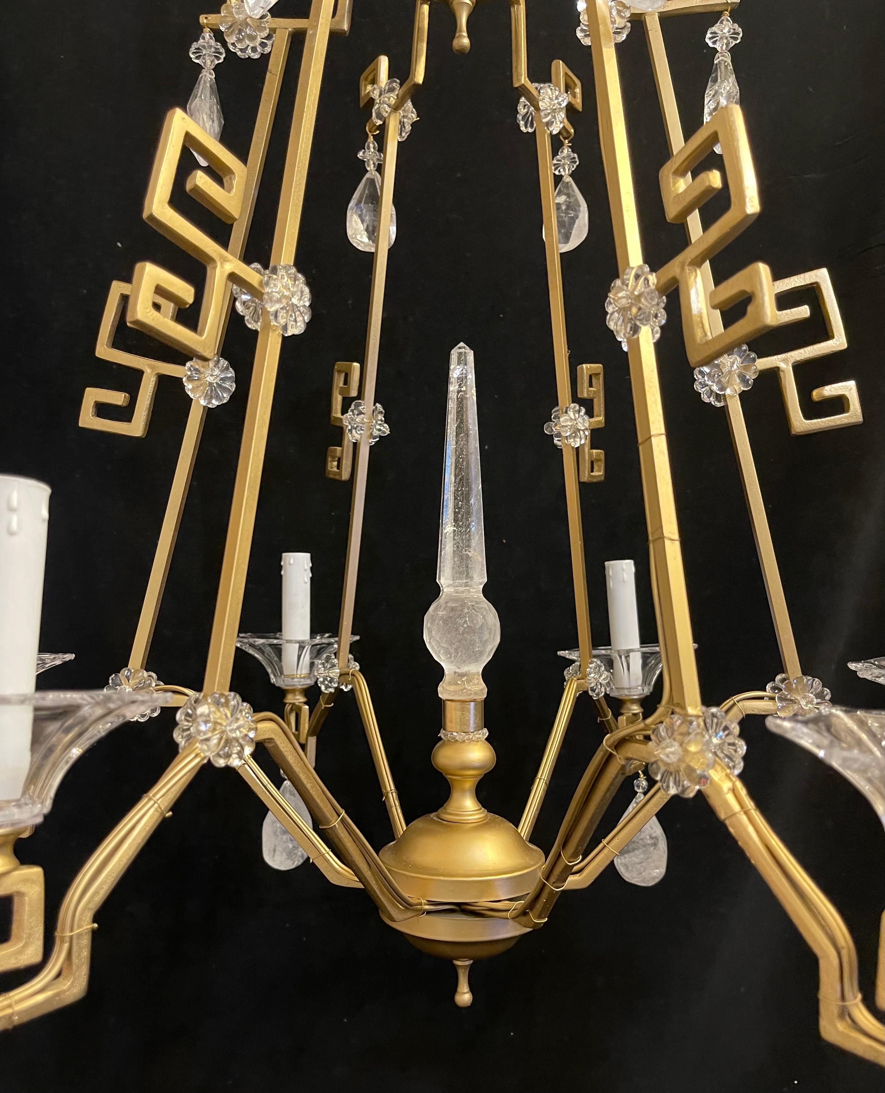 Merveilleux lustre Baguès Rock Crystal Pagoda Chinoiserie Gold Gilt Fixture Bon état - En vente à Roslyn, NY