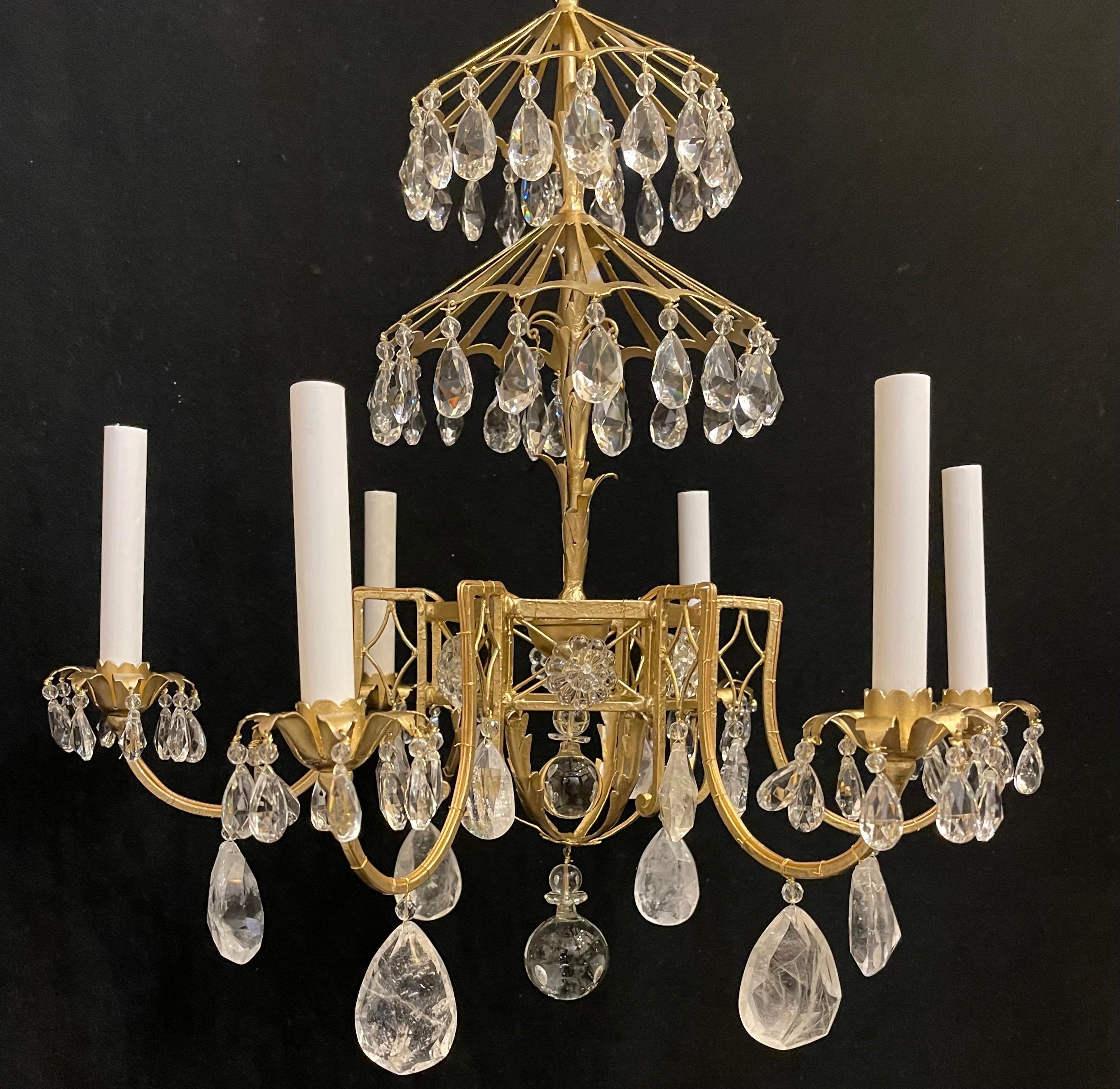 Meraviglioso lampadario Baguès Rock Crystal Pagoda Chinoiserie Gold Gilt In condizioni buone in vendita a Roslyn, NY
