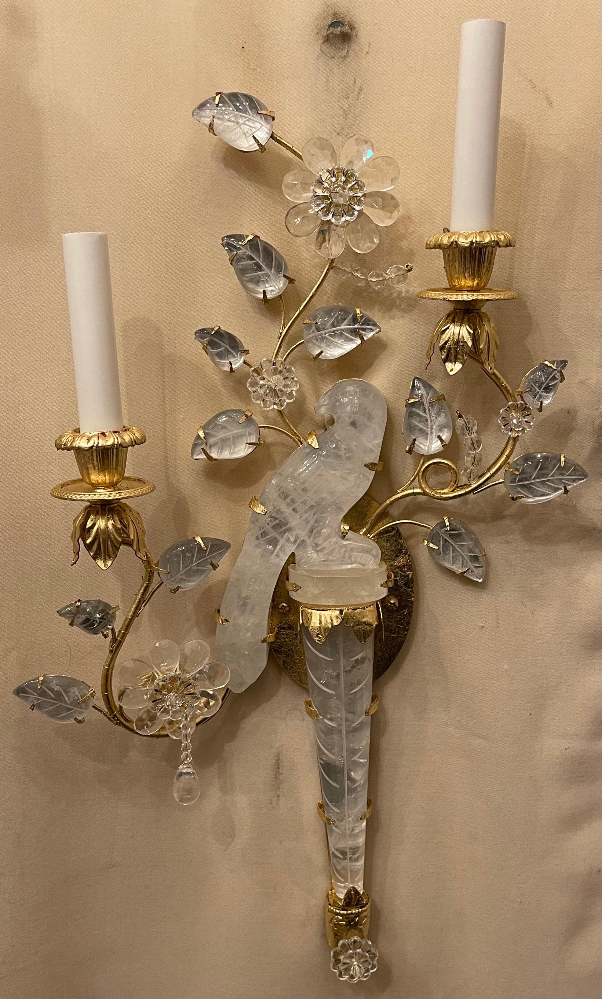 Belle Époque Merveilleuses petites appliques de style Baguès à deux bras en forme d'urne en cristal de roche 2 paires en vente