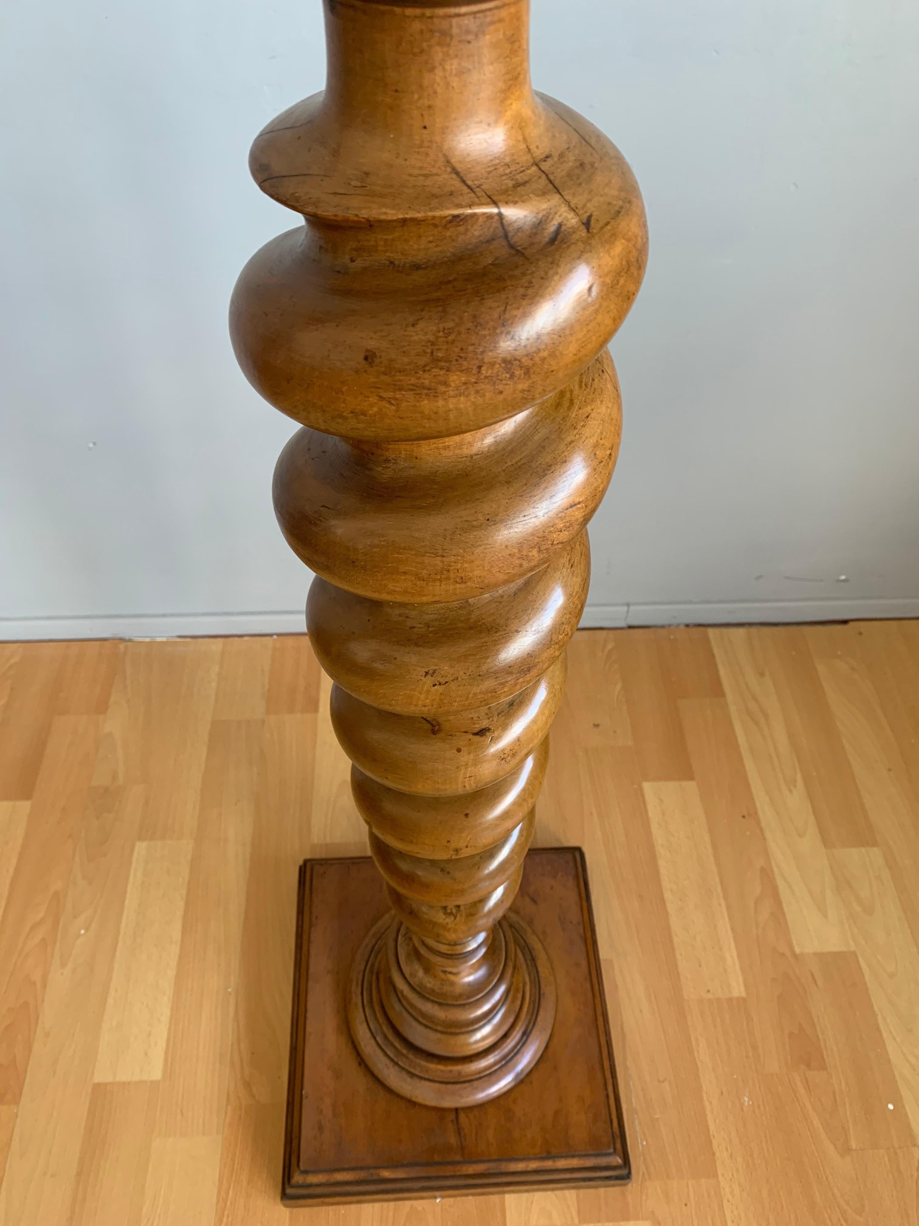 Wonderful Barley Twist Walnut and Beechwood Sculpture Stand Pedestal, circa 1900 In Good Condition In Lisse, NL