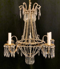 Maravillosa lámpara de araña italiana de 5 luces con cesta de cuentas de cristal dorado dorado