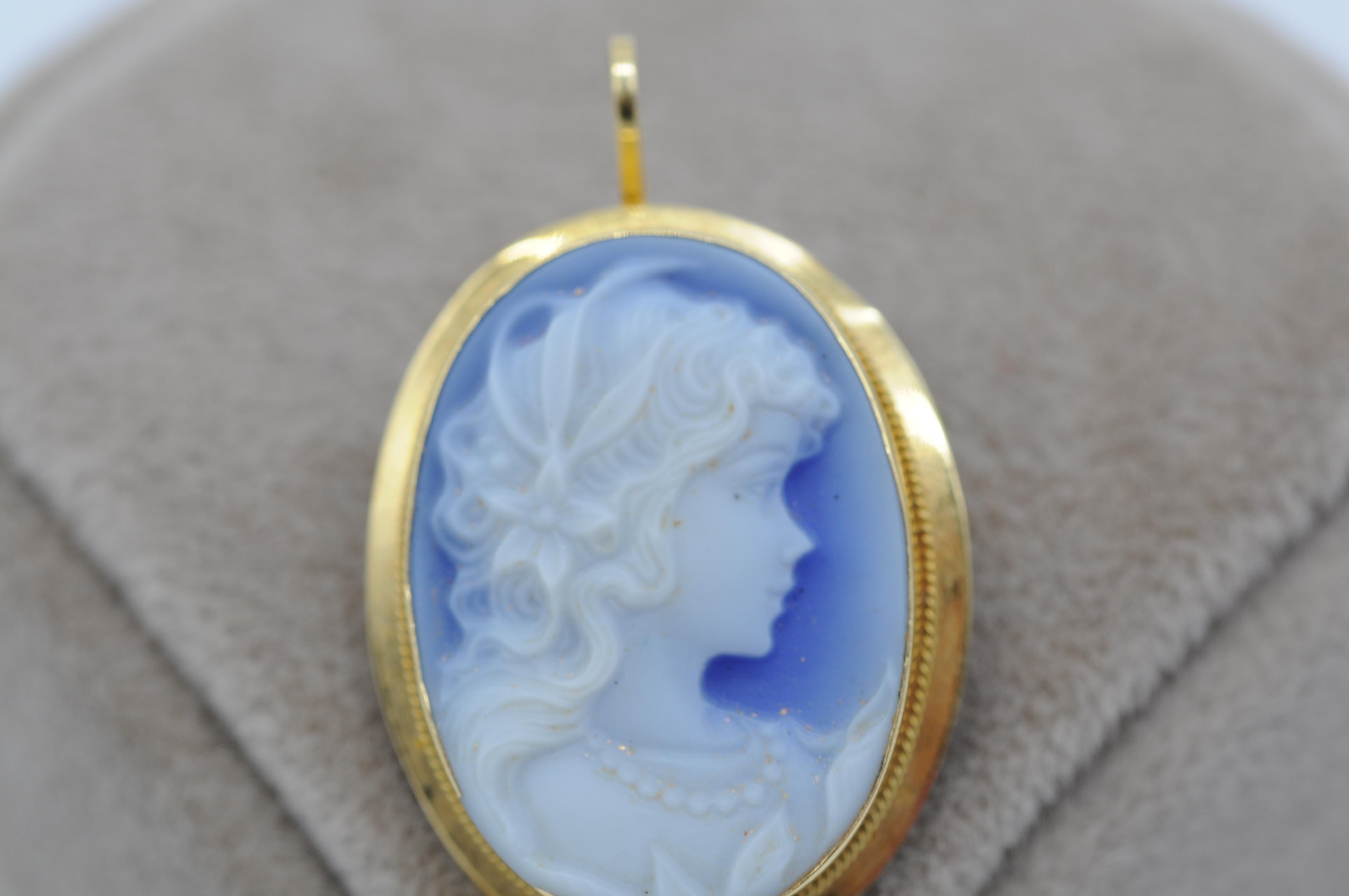 wonderful blue gemme kamme in 18k Gold  In Good Condition For Sale In Berlin, BE