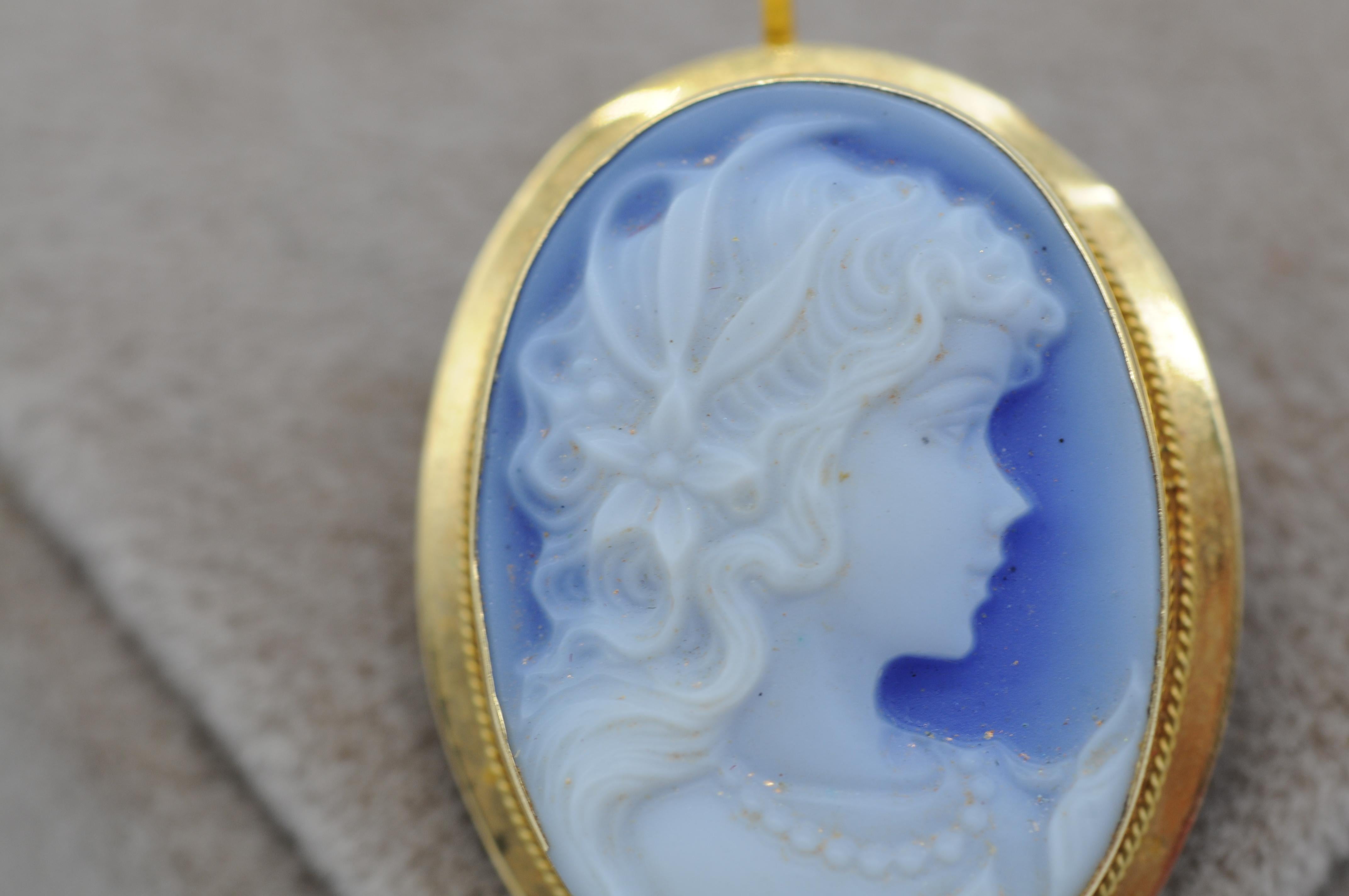 wonderful blue gemme kamme in 18k Gold For Sale 1