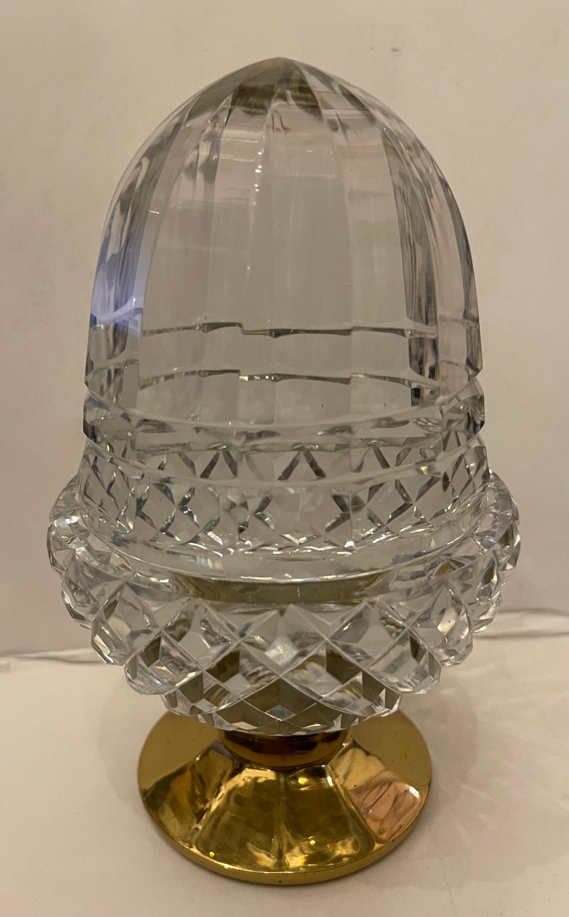 Néoclassique Merveilleuse Boule d'Escalier Crystal Cut Acorn Brass Banister Newel Post Finial en vente