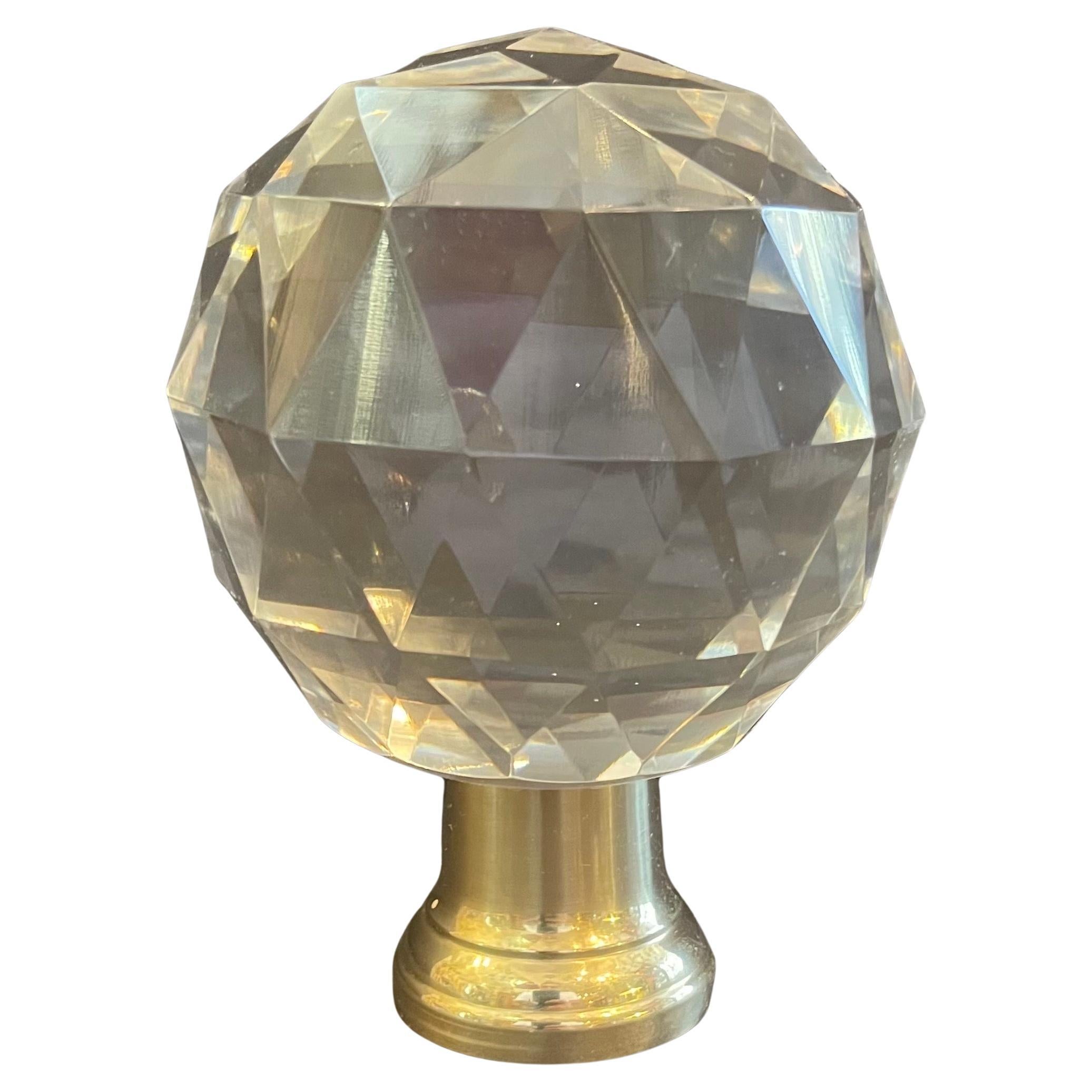 Merveilleuse Boule d'Escalier Cristal taillé à facettes Laiton Finition de rampe d'escalier Newel Post