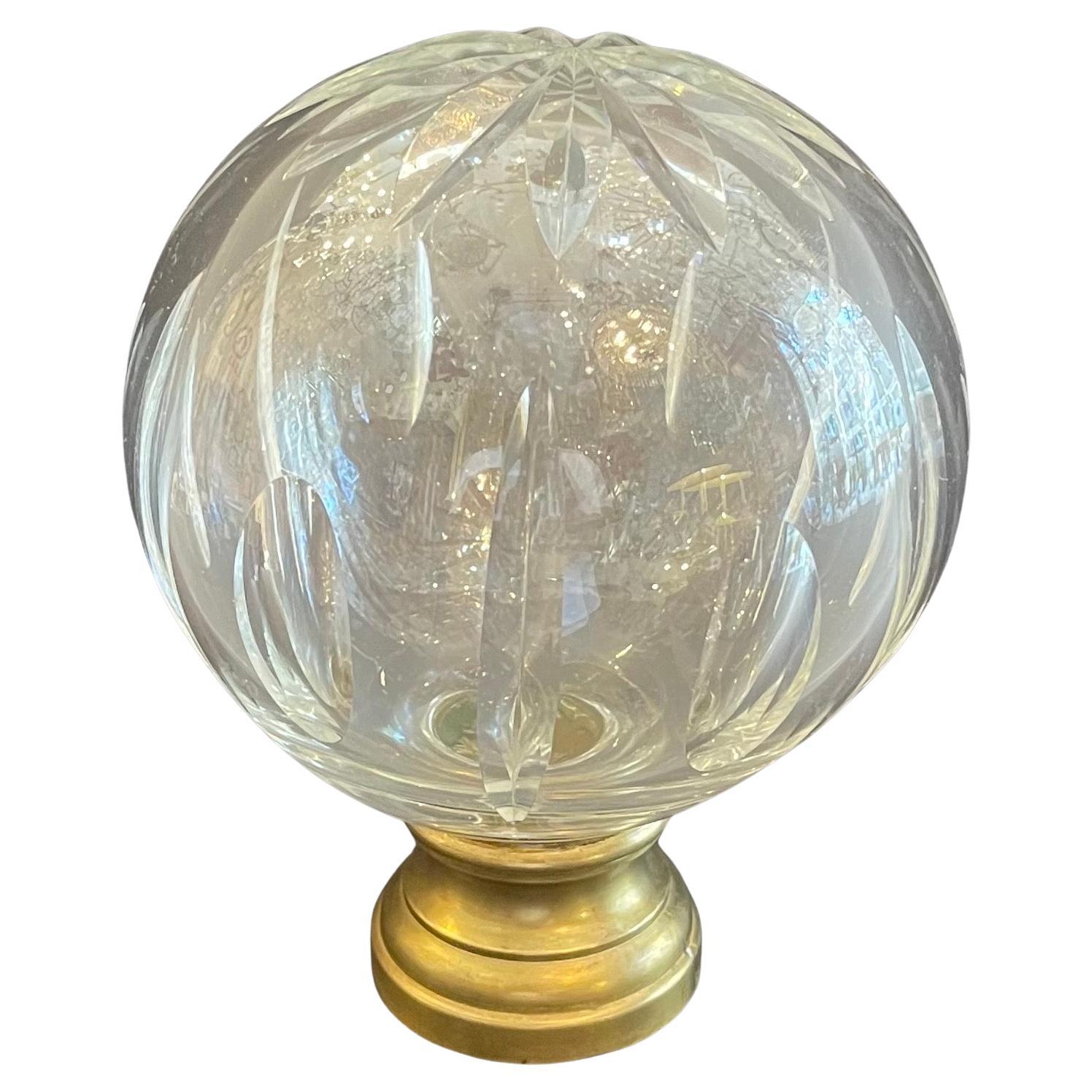 Merveilleuse boule d'Escalier Grande boîte de banquette en laiton et cristal taillé Newel Post Finial