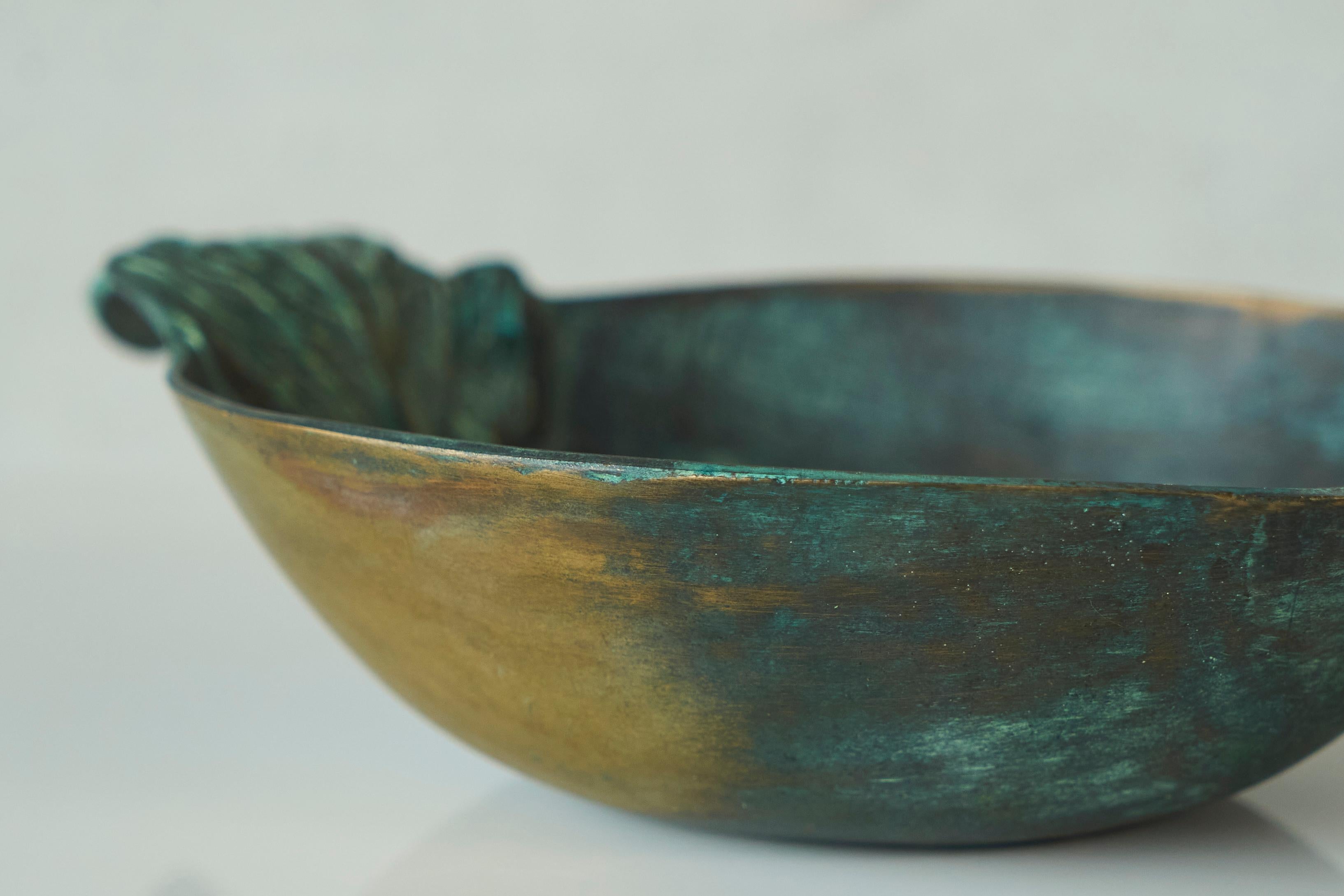Wonderful Bowl in Verdigris Patinated Bronze Early 20th Century For Sale 4