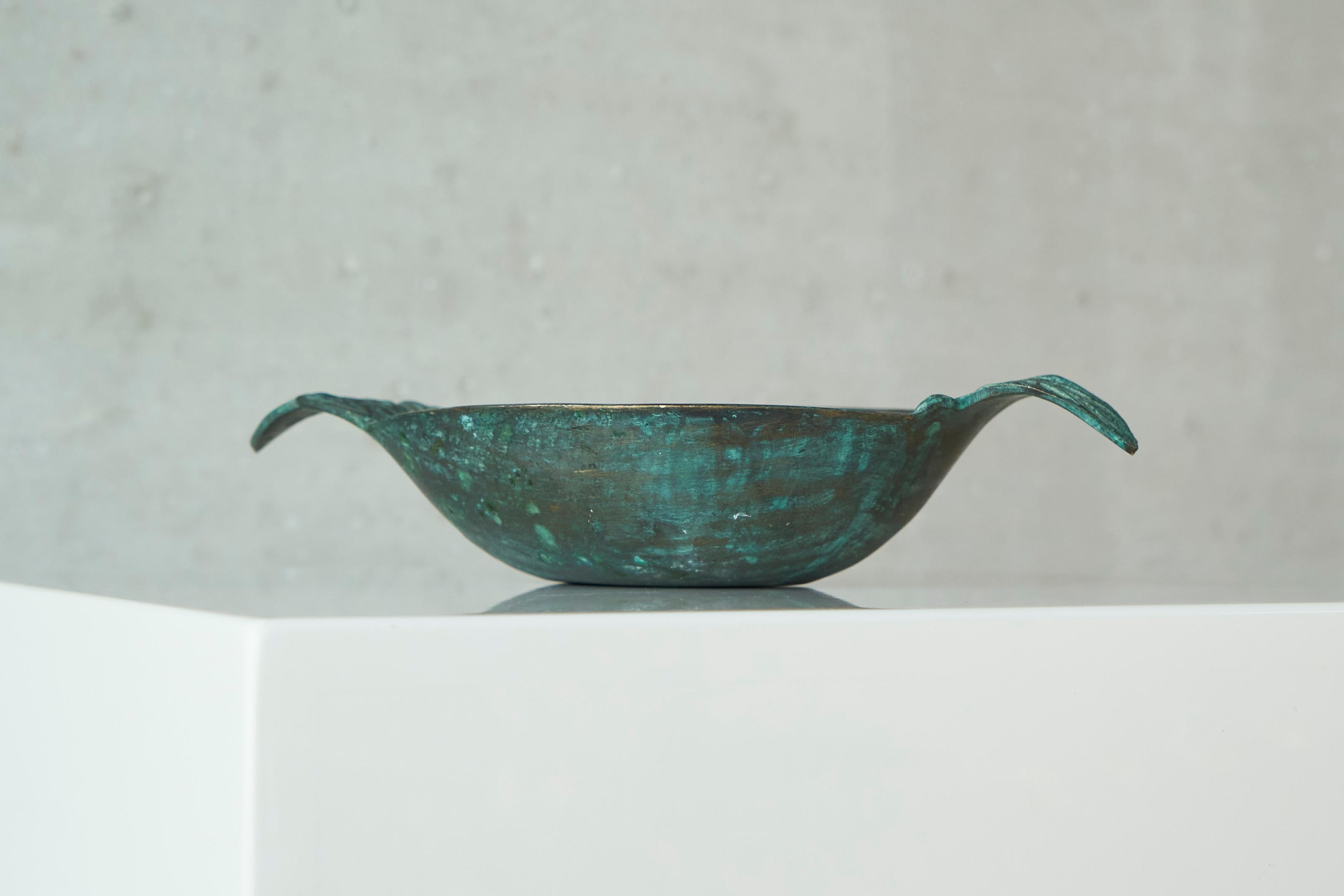 European Wonderful Bowl in Verdigris Patinated Bronze Early 20th Century For Sale