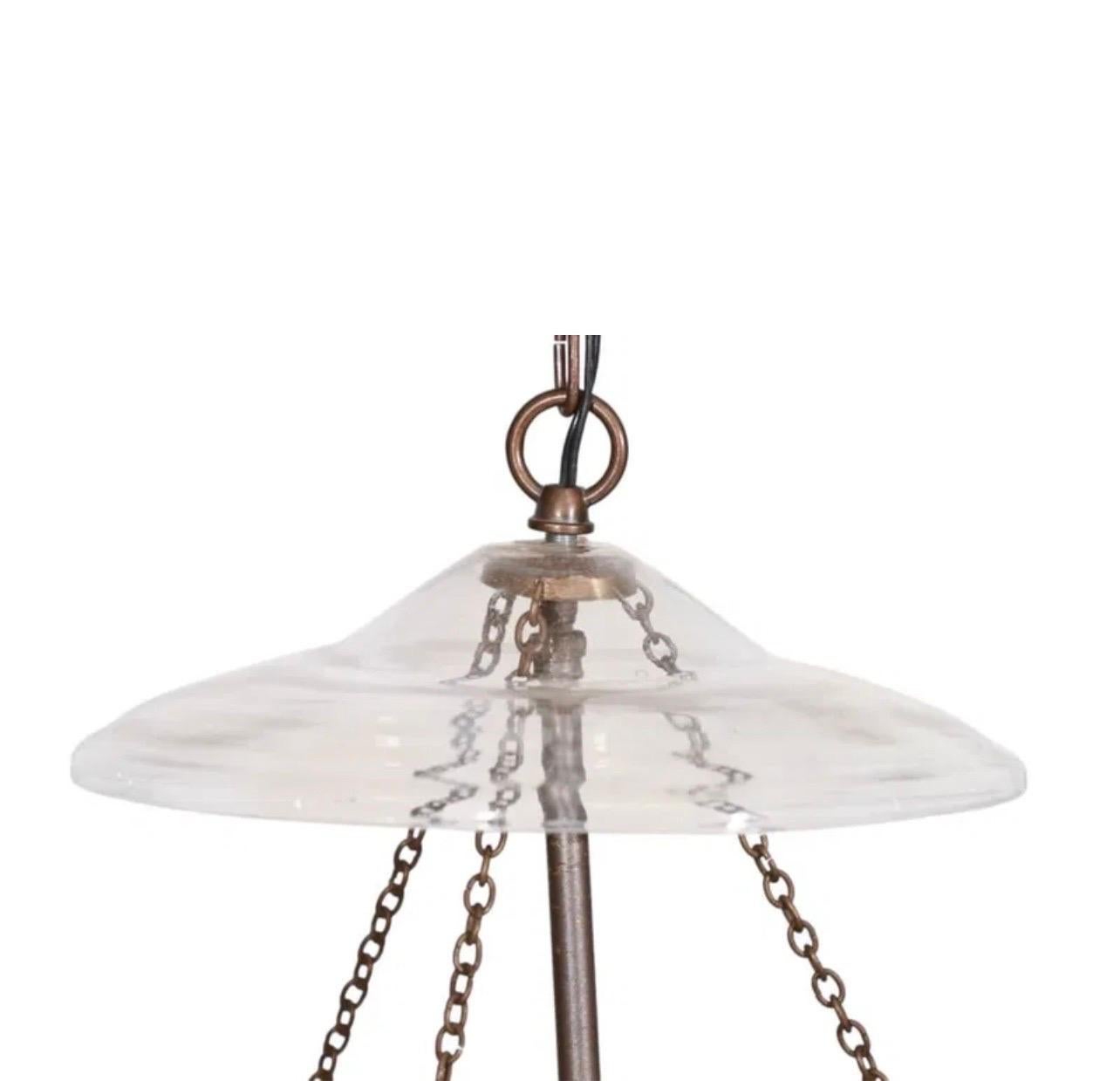 Wunderbare Messing geblasen geätztem Glas Star Bell Jar Laterne Vaughan Light Fixture im Zustand „Gut“ im Angebot in Roslyn, NY