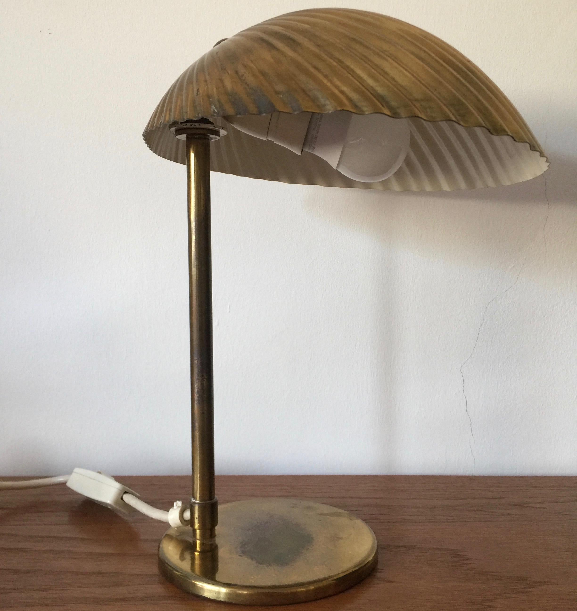 Wonderful Brass Desk Lamp from Finland with Shell Shade In Good Condition For Sale In Munich, DE