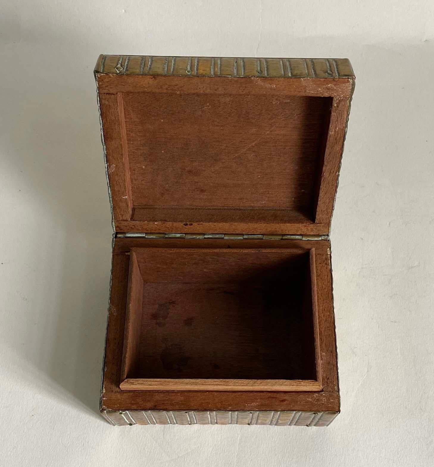 Maravillosa caja de latón sobre madera del diseñador austriaco Karl Hagenauer en venta 4