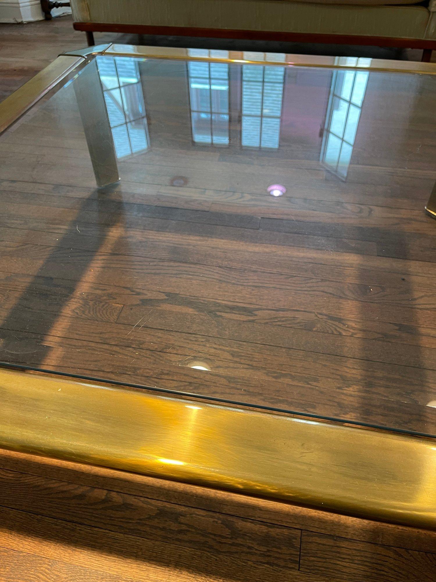Laiton Merveilleuse table basse carrée en laiton Widdicomb Mastercraft, mi-siècle moderne en vente