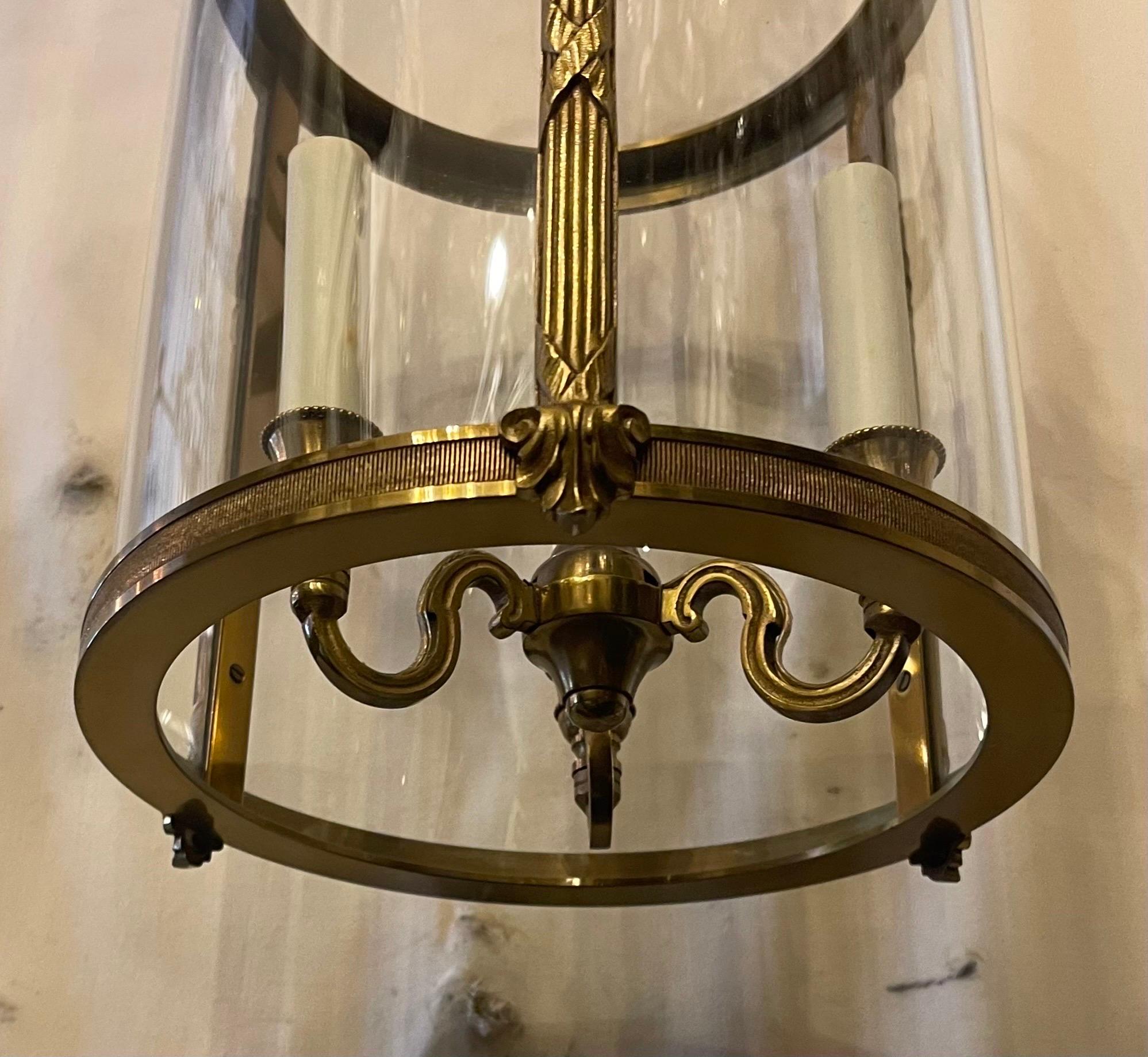 Wonderful Bronze Readed X-Pattern Curved Glass Lantern Neoclassical Bow Fixture In Good Condition For Sale In Roslyn, NY