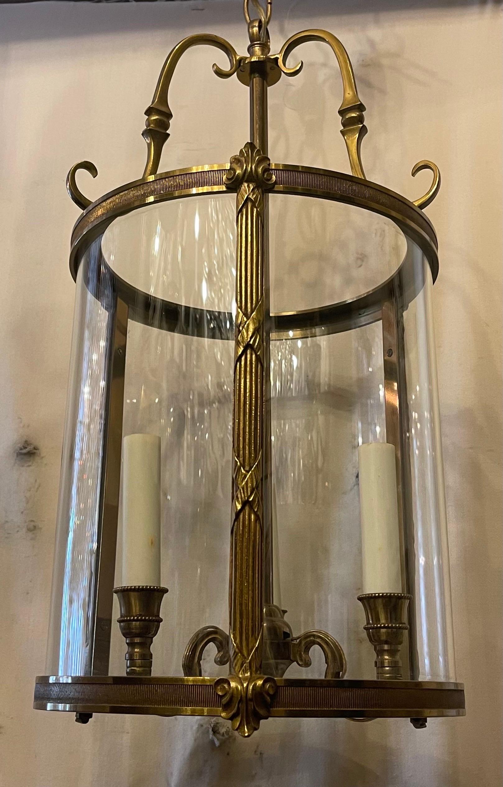 20th Century Wonderful Bronze Readed X-Pattern Curved Glass Lantern Neoclassical Bow Fixture For Sale