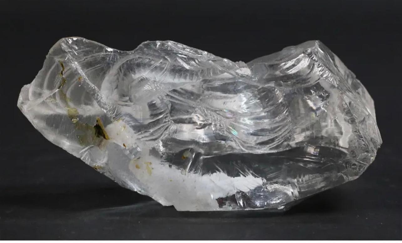 Wonderful Carved Rock Crystal Sculpture Alligator Paperweight Desk Accessory In Good Condition For Sale In Roslyn, NY