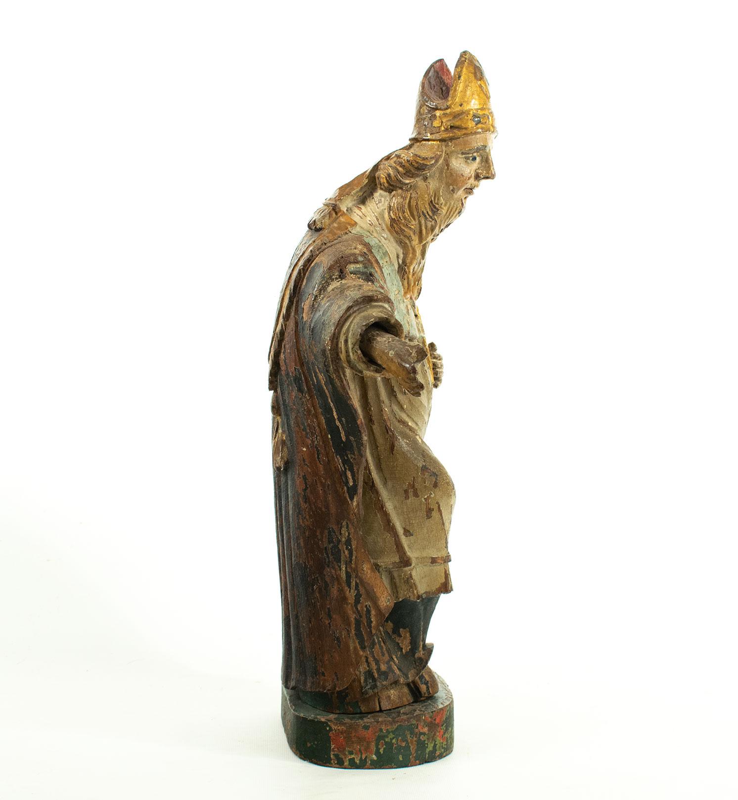 16th century Italian carved wooden polychromed statue of Saint Francis In Distressed Condition For Sale In TEYJAT, FR
