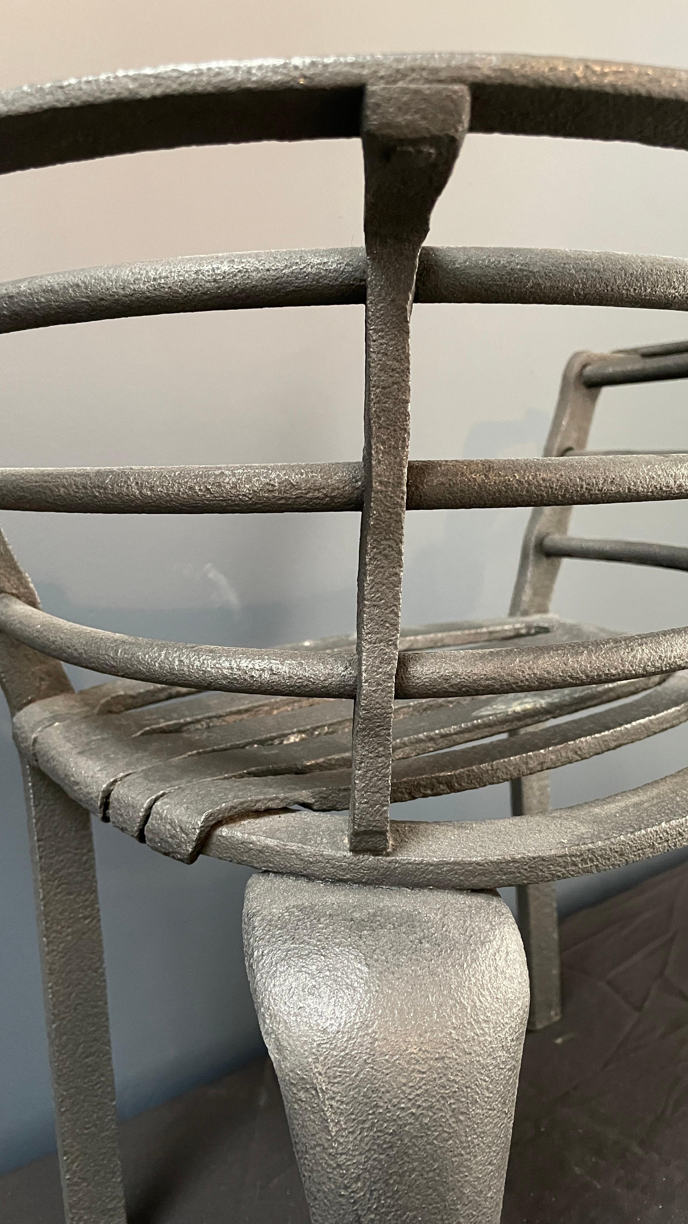 Moulage Merveilleuse grille de cheminée en fonte et fer forgé en vente