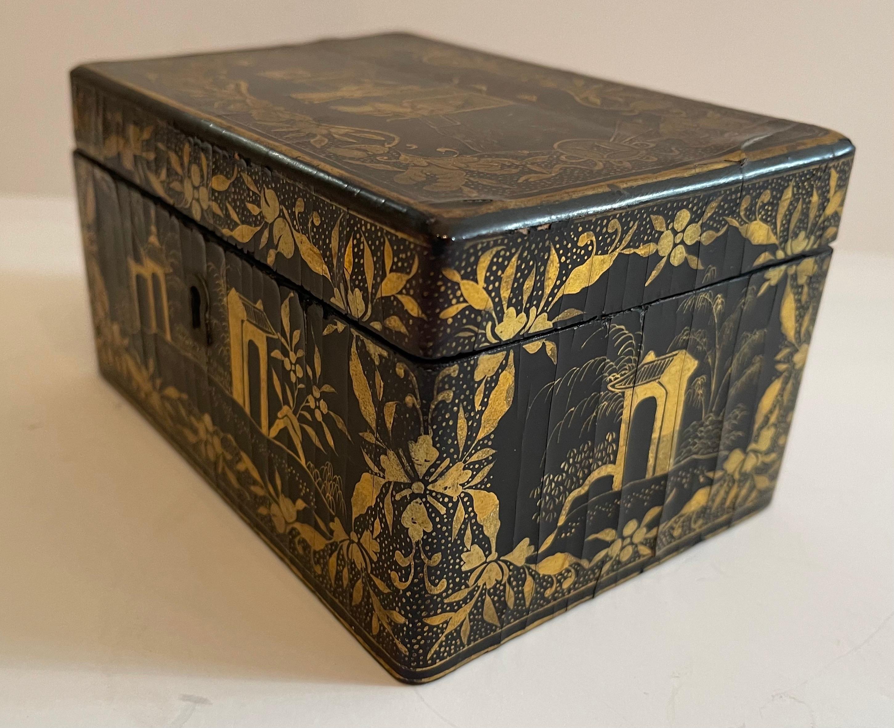 Wonderful Chinoiserie Black Lacquered Hand Painted Jewelry Casket Keepsake Box In Good Condition In Roslyn, NY
