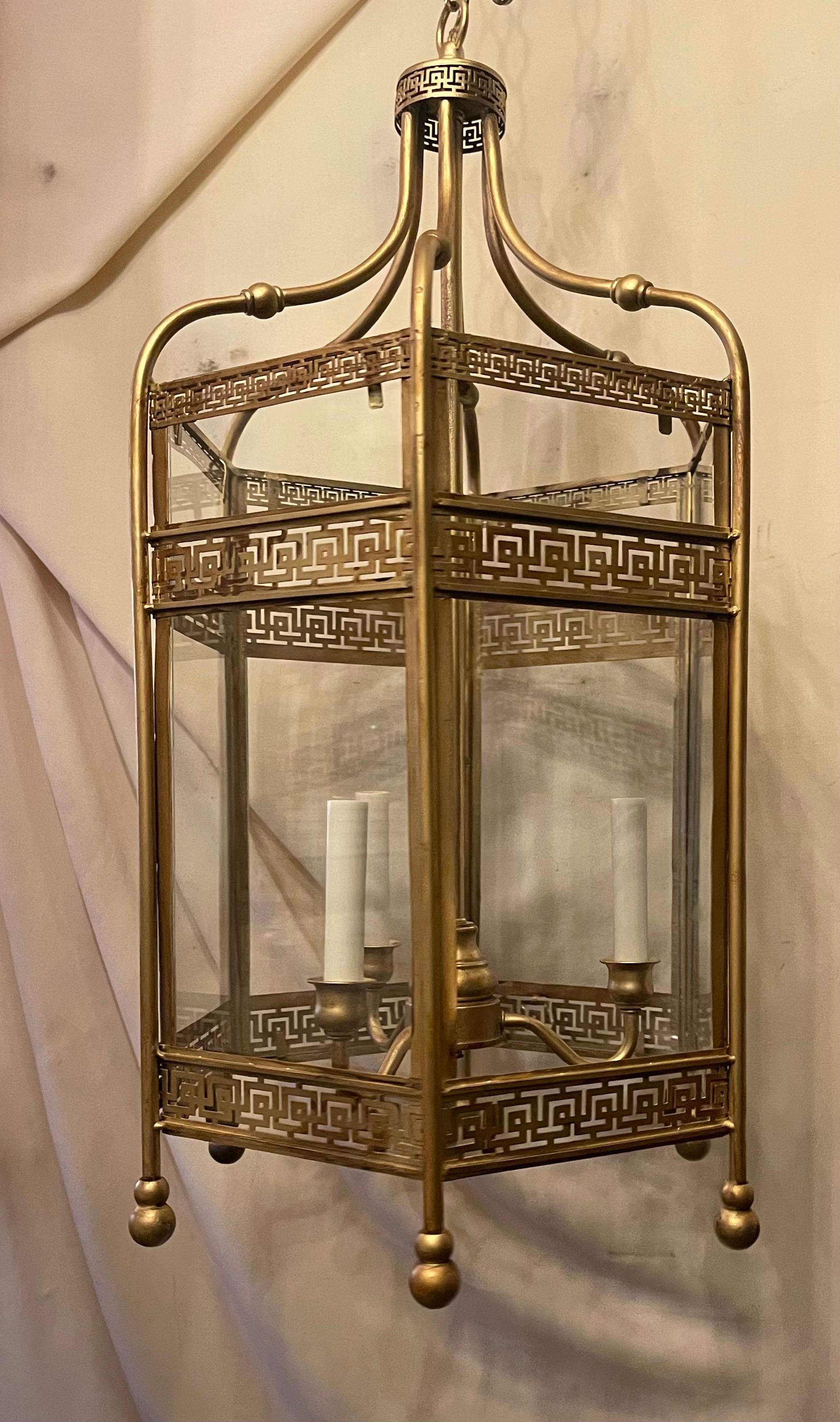 Chinoiseries Merveilleuse lanterne suspendue pagode octogonale chinoiseries en or doré en vente