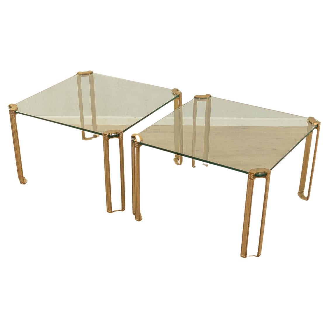Merveilleuses tables basses, modèle T 24, des années 1970 par Peter Ghyczy. Pieds en laiton de haute qualité et plateau en verre de 11 mm d'épaisseur. La table peut être démontée pour faciliter le transport. L'ensemble se compose de 2