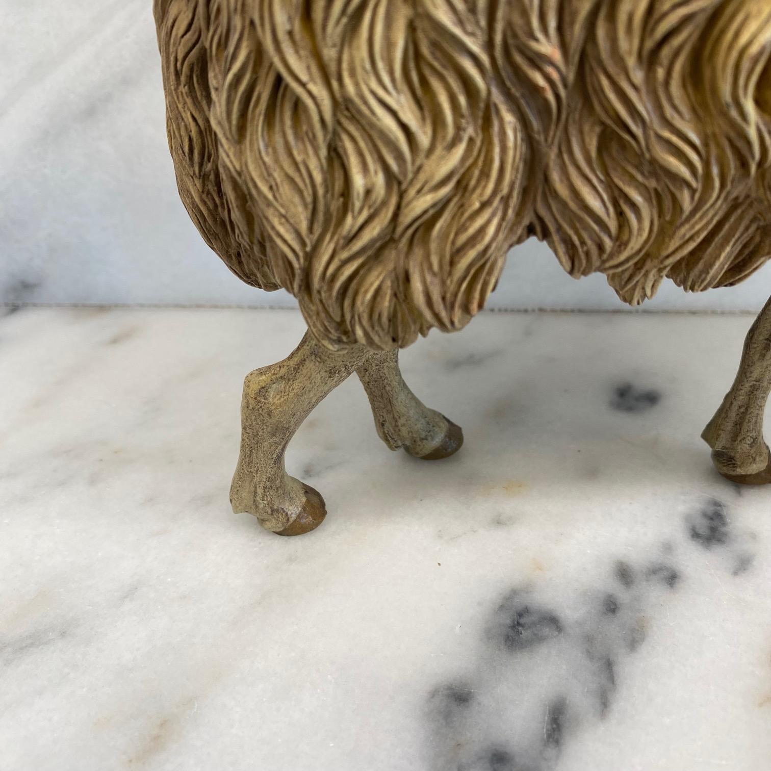 XIX secolo Meravigliosa statua in bronzo dipinta a freddo di una pecora in vendita