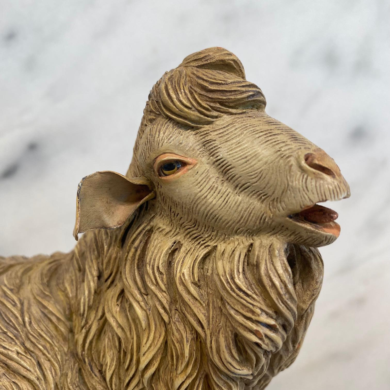 Meravigliosa statua in bronzo dipinta a freddo di una pecora in vendita 1