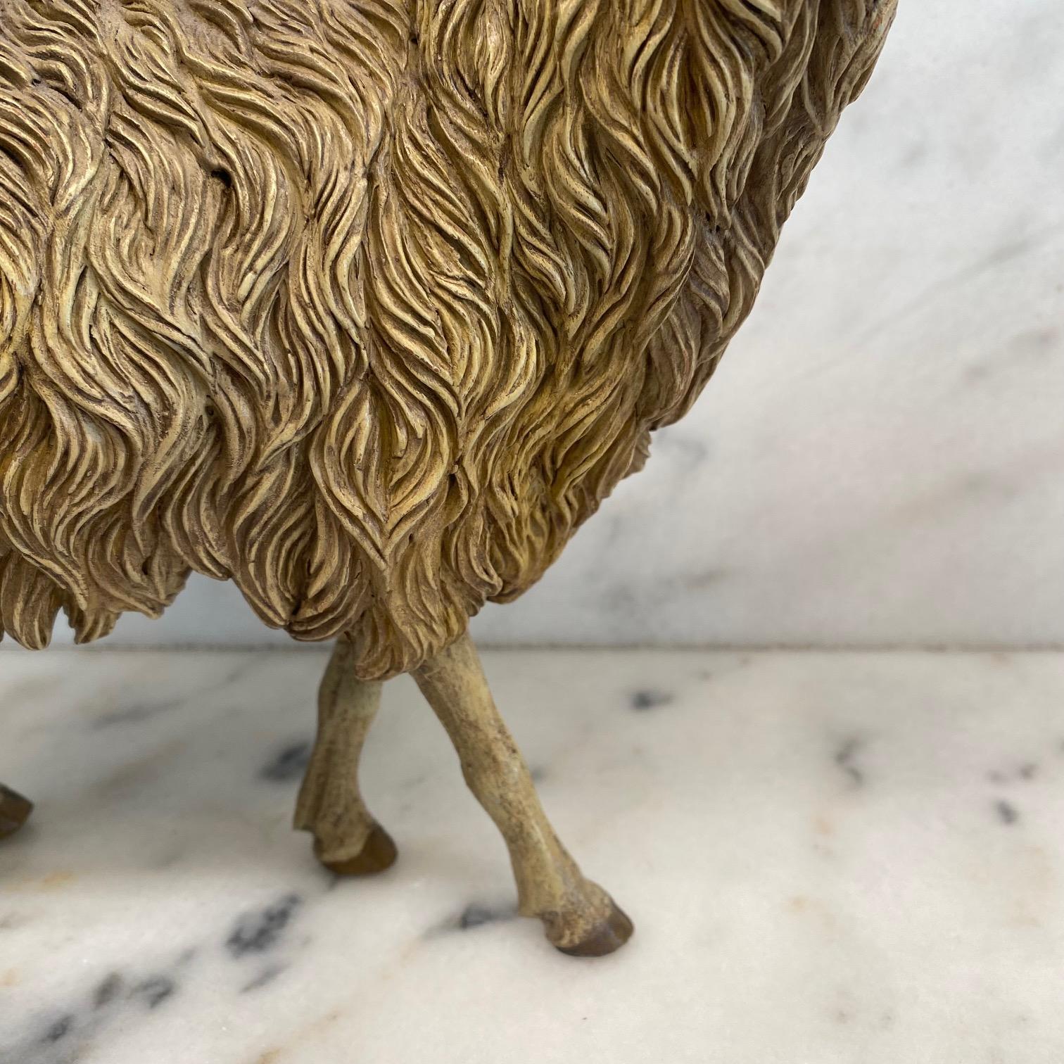 Meravigliosa statua in bronzo dipinta a freddo di una pecora in vendita 2