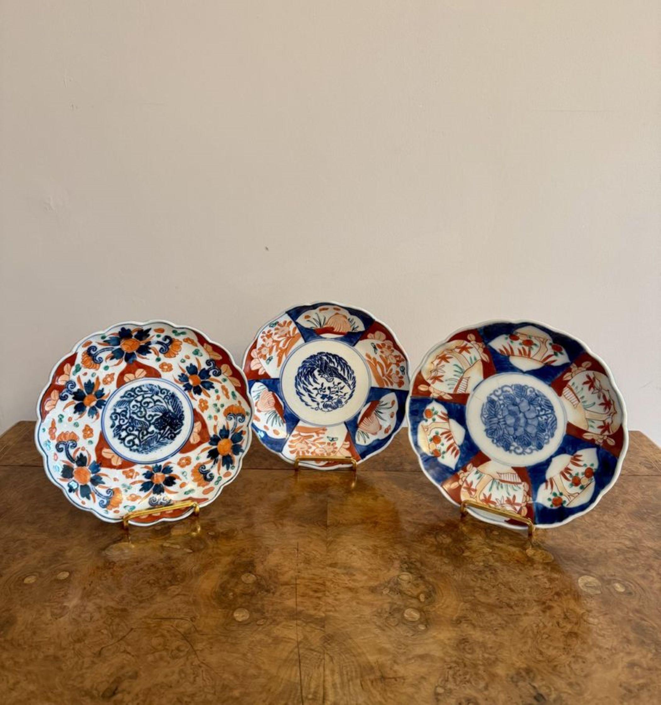 Meravigliosa collezione di cinque antichi piatti imari giapponesi In condizioni buone in vendita a Ipswich, GB