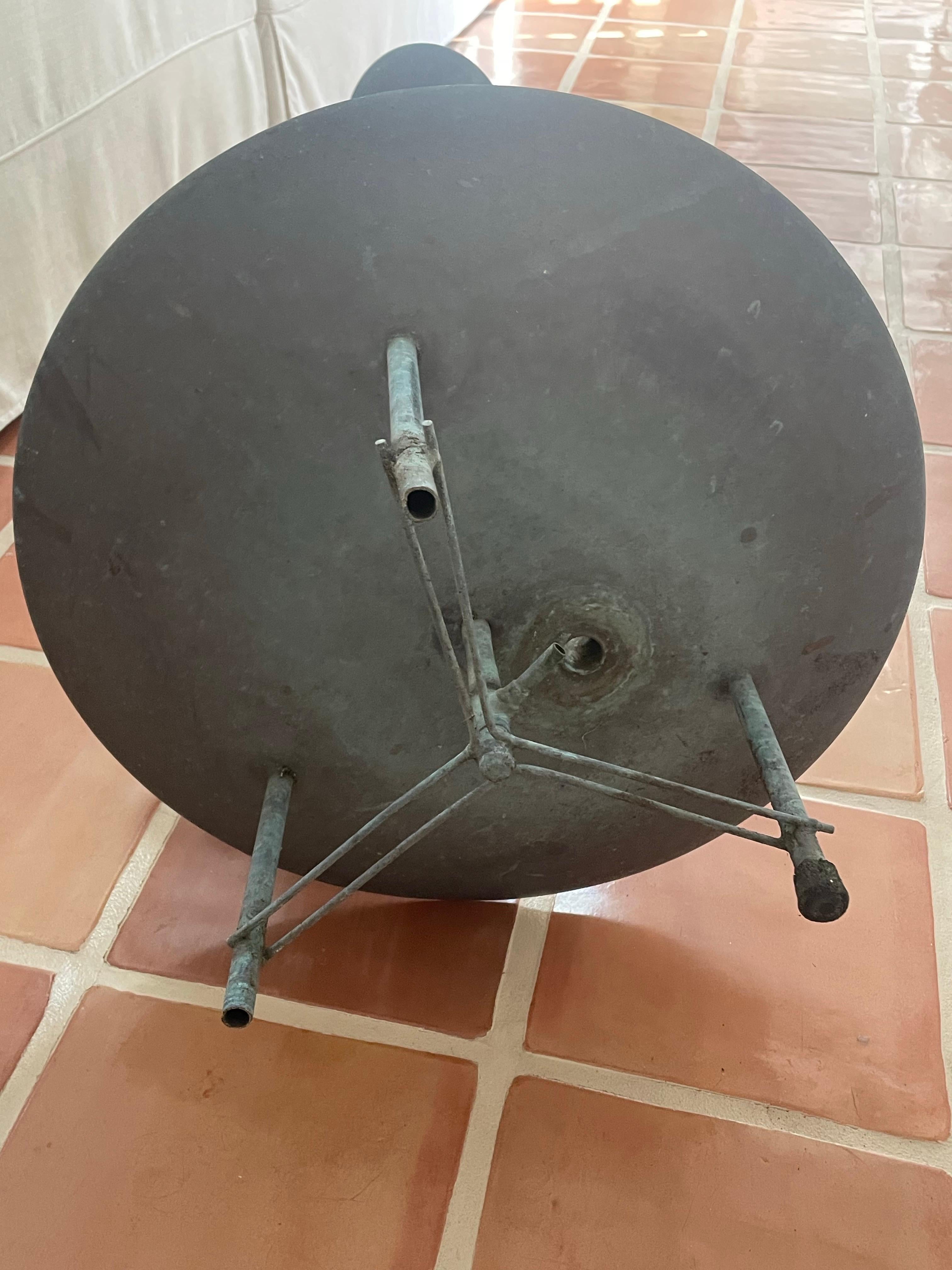 Merveilleuse fontaine à feuilles de cuivre Bon état à Winnetka, IL